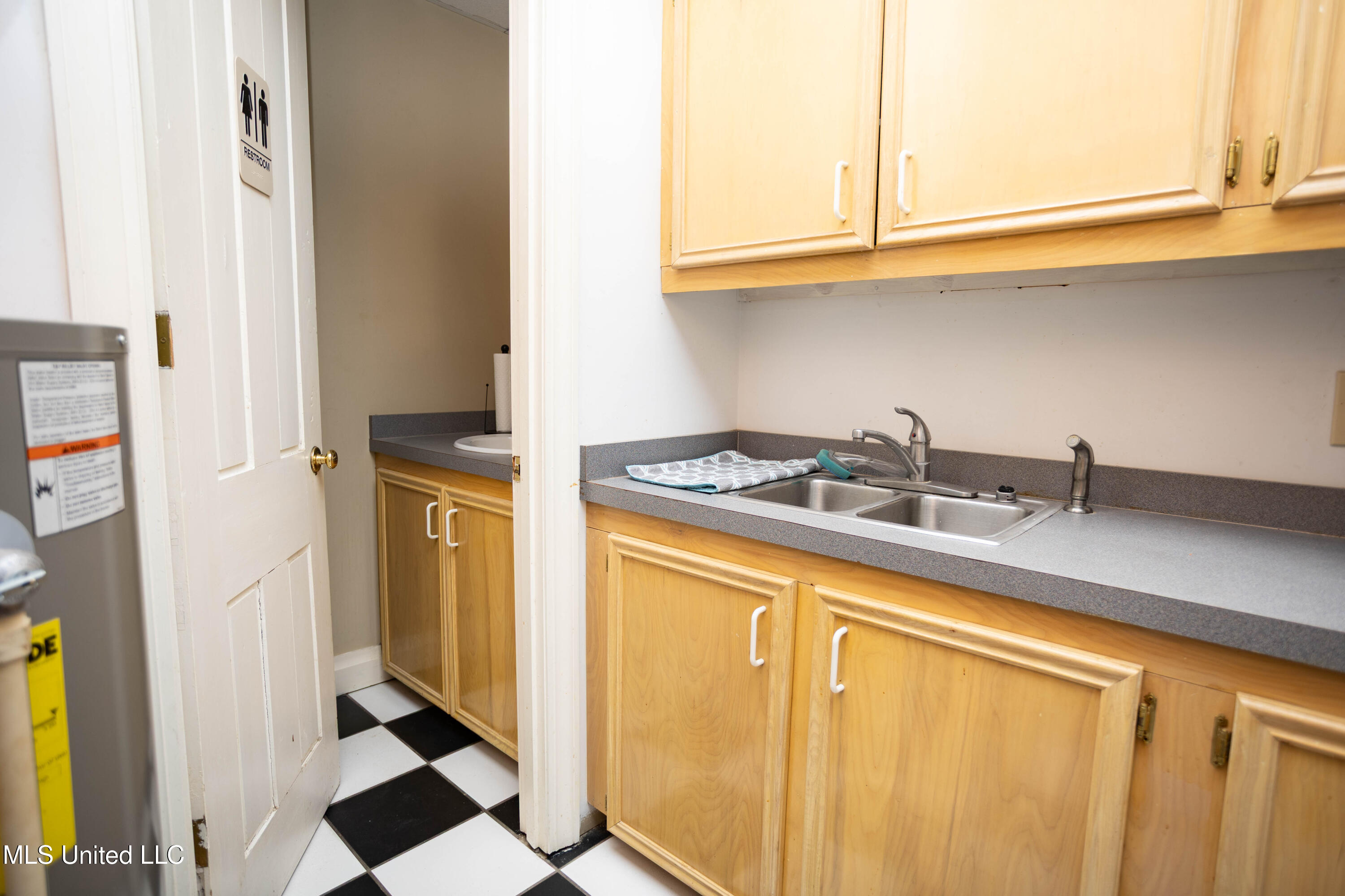 107 N State Street Property Photo 12