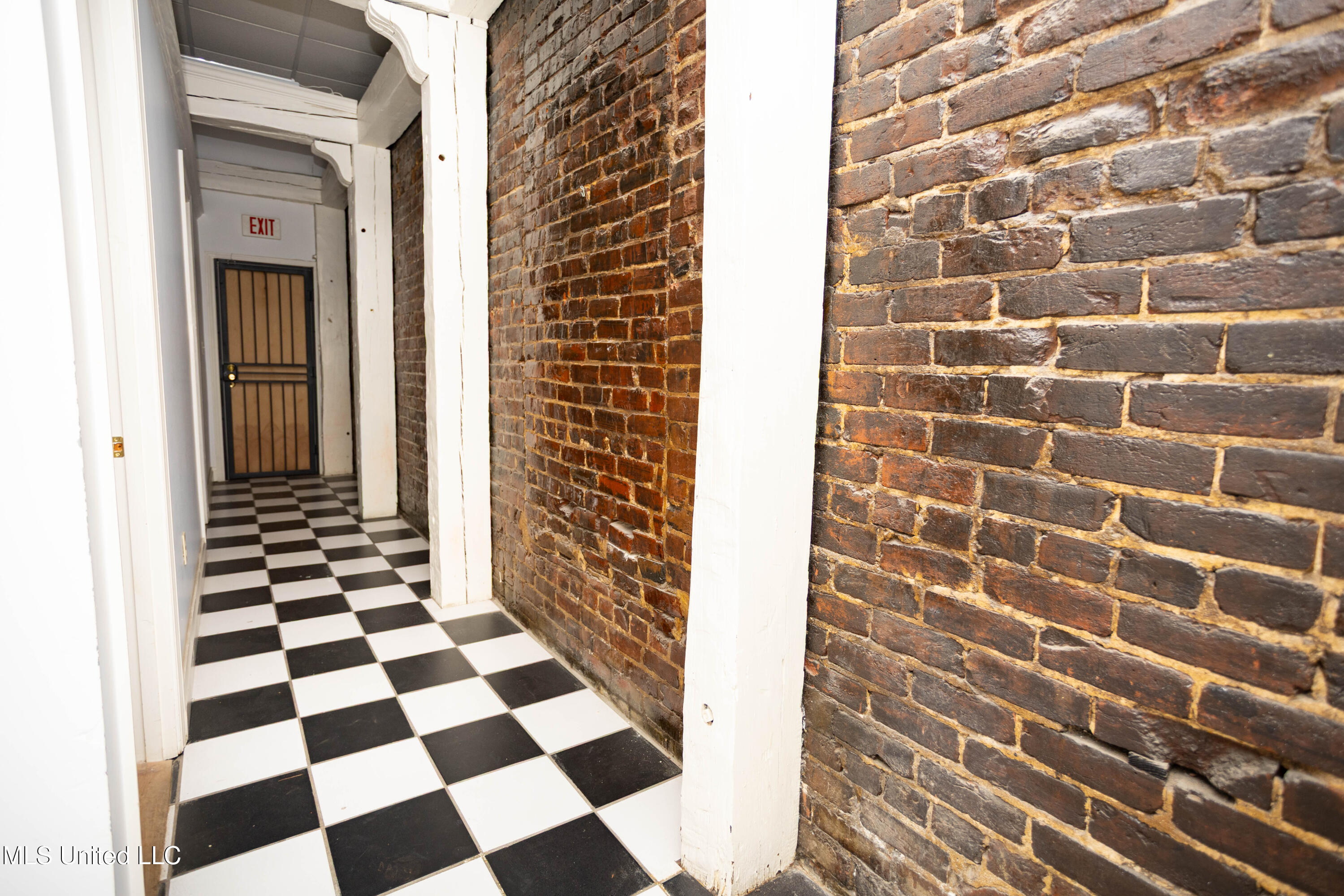 107 N State Street Property Photo 13