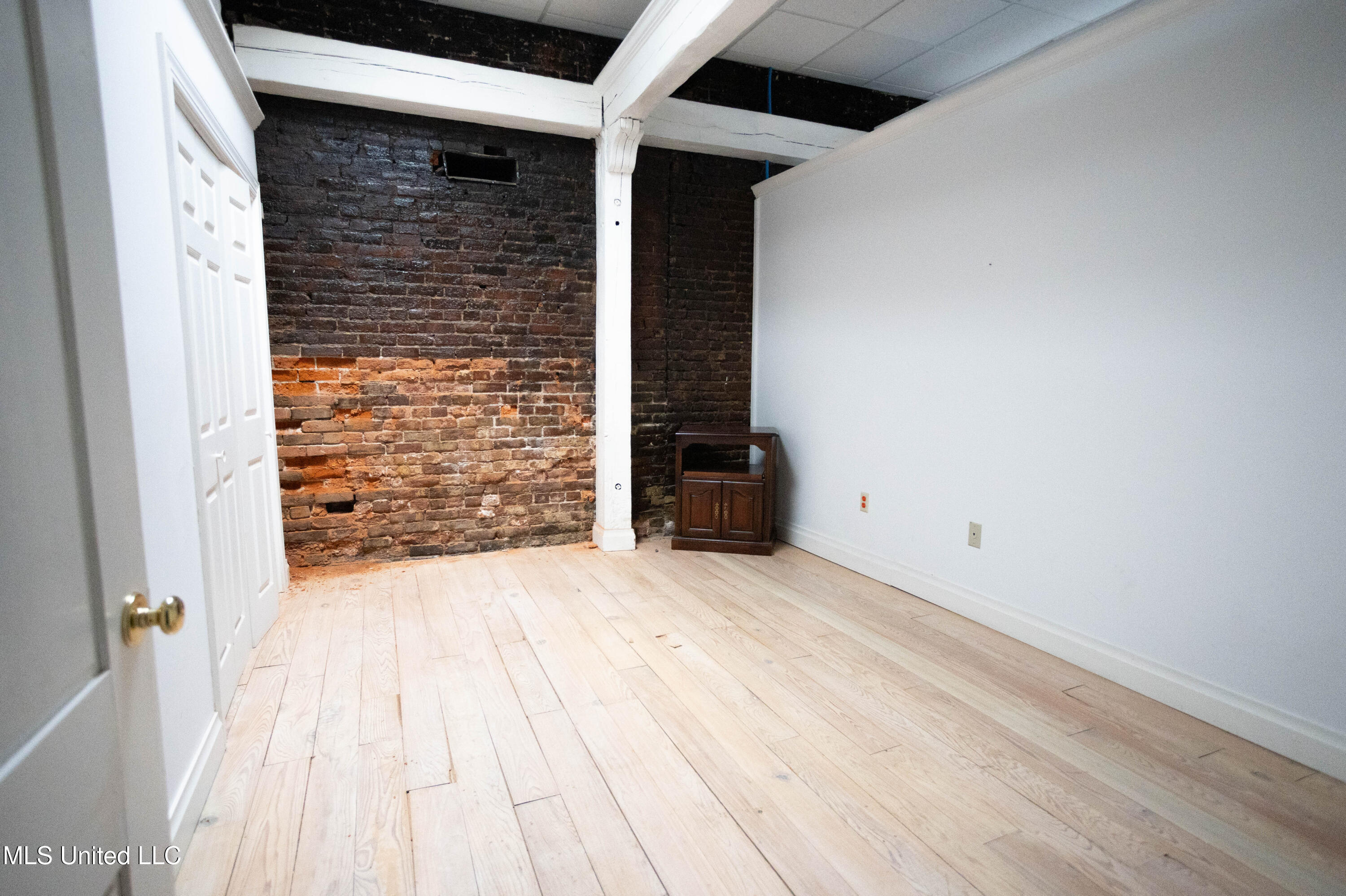 107 N State Street Property Photo 14