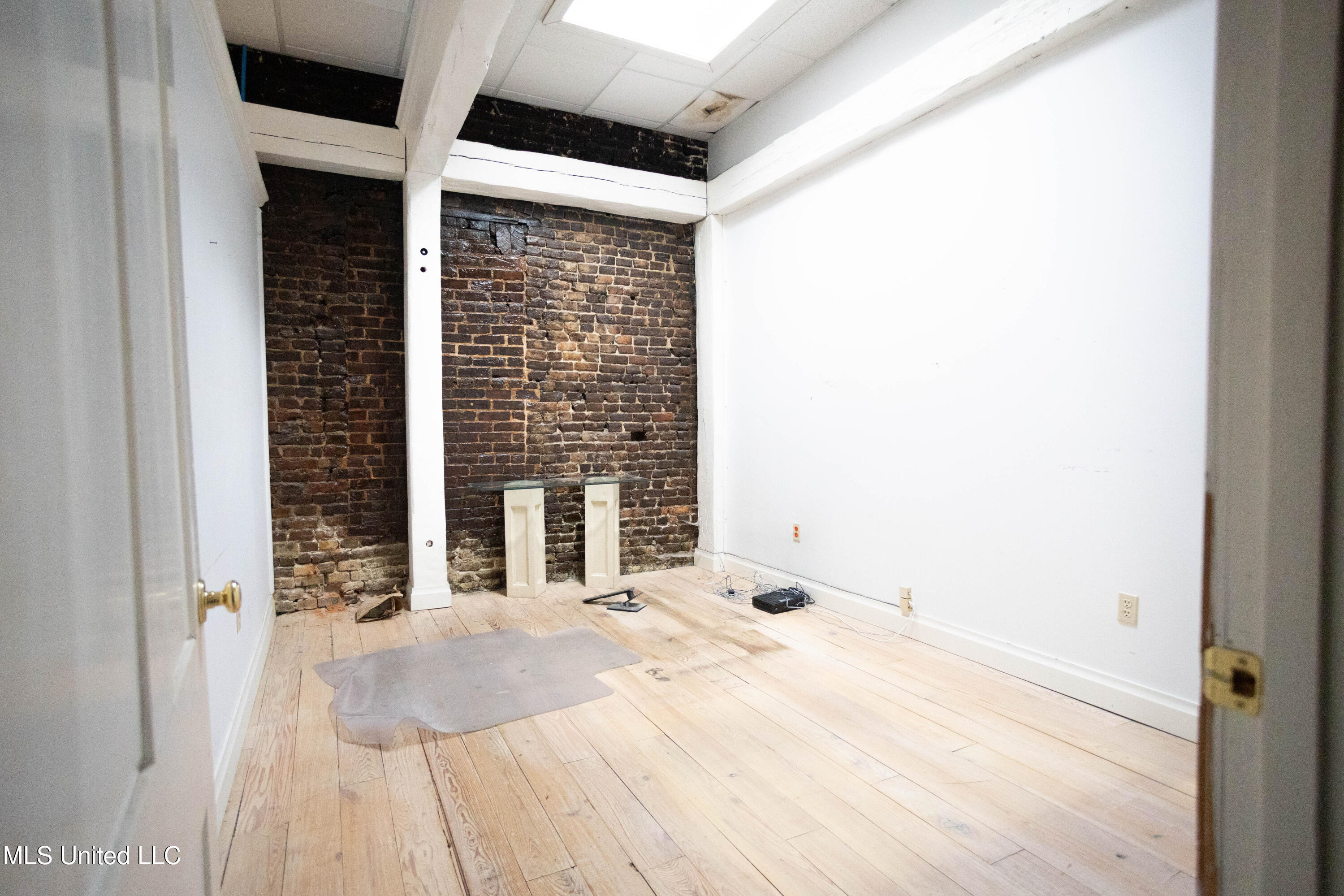 107 N State Street Property Photo 15