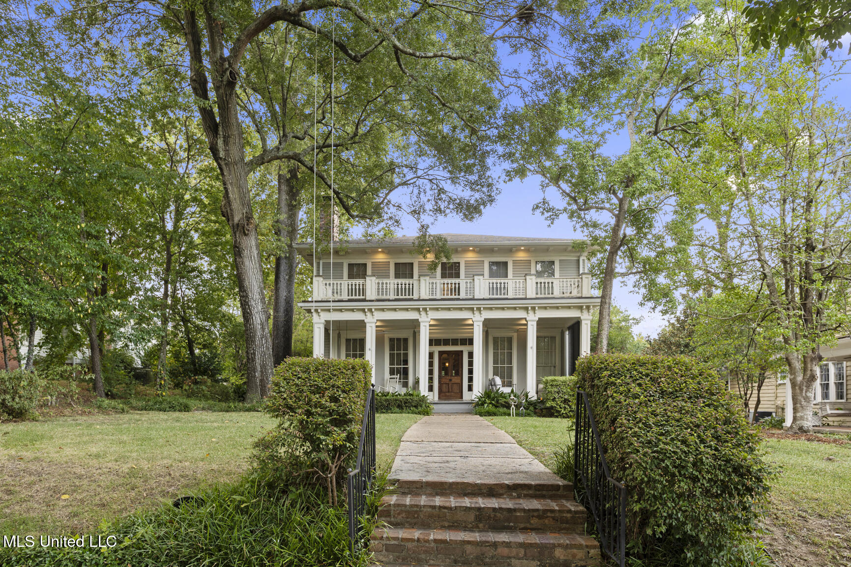 1017 Pinehurst Place Property Photo 1