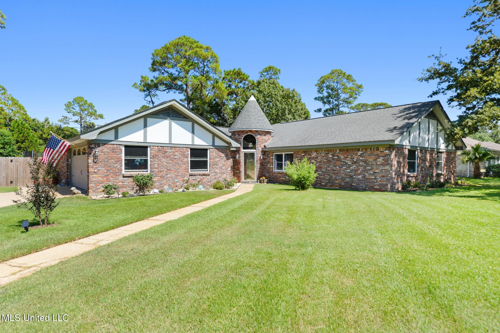 208 Glen Eagles Drive Property Photo 1