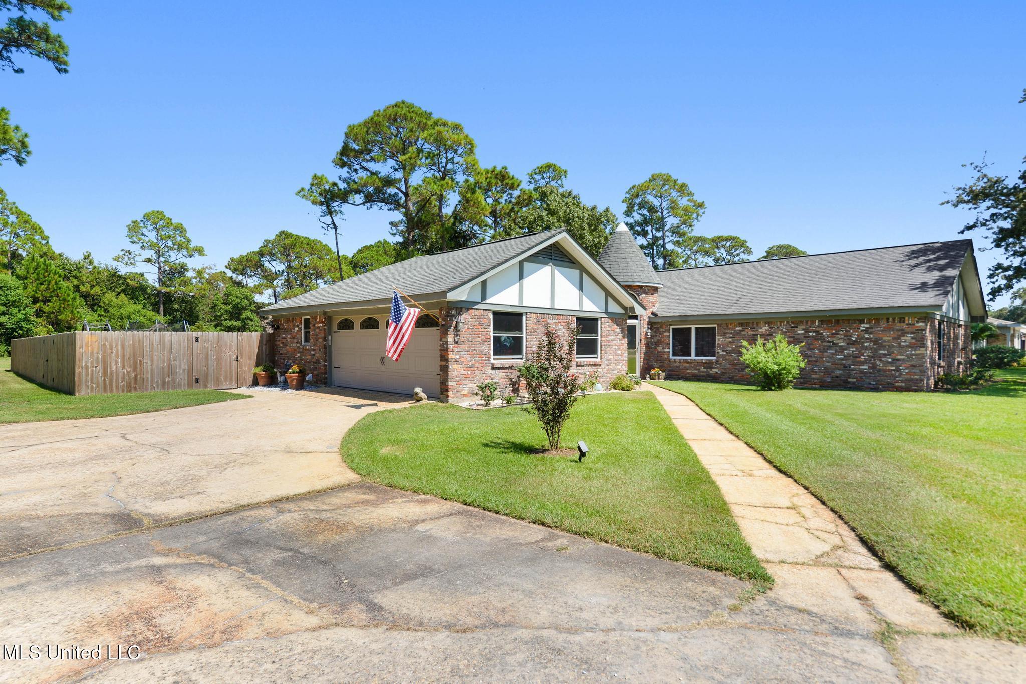 208 Glen Eagles Drive Property Photo 2