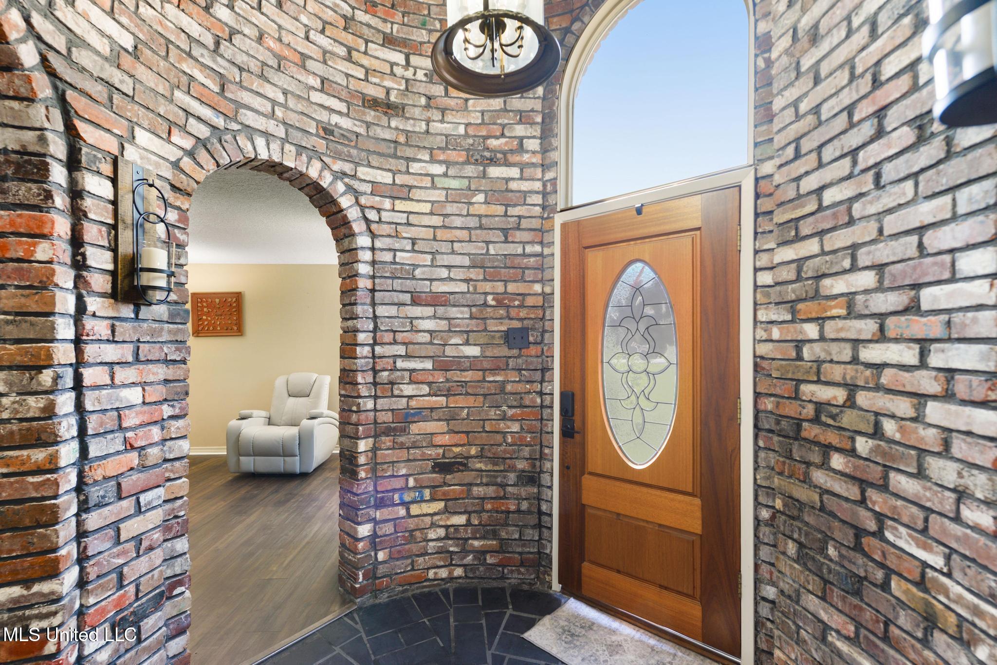 208 Glen Eagles Drive Property Photo 3