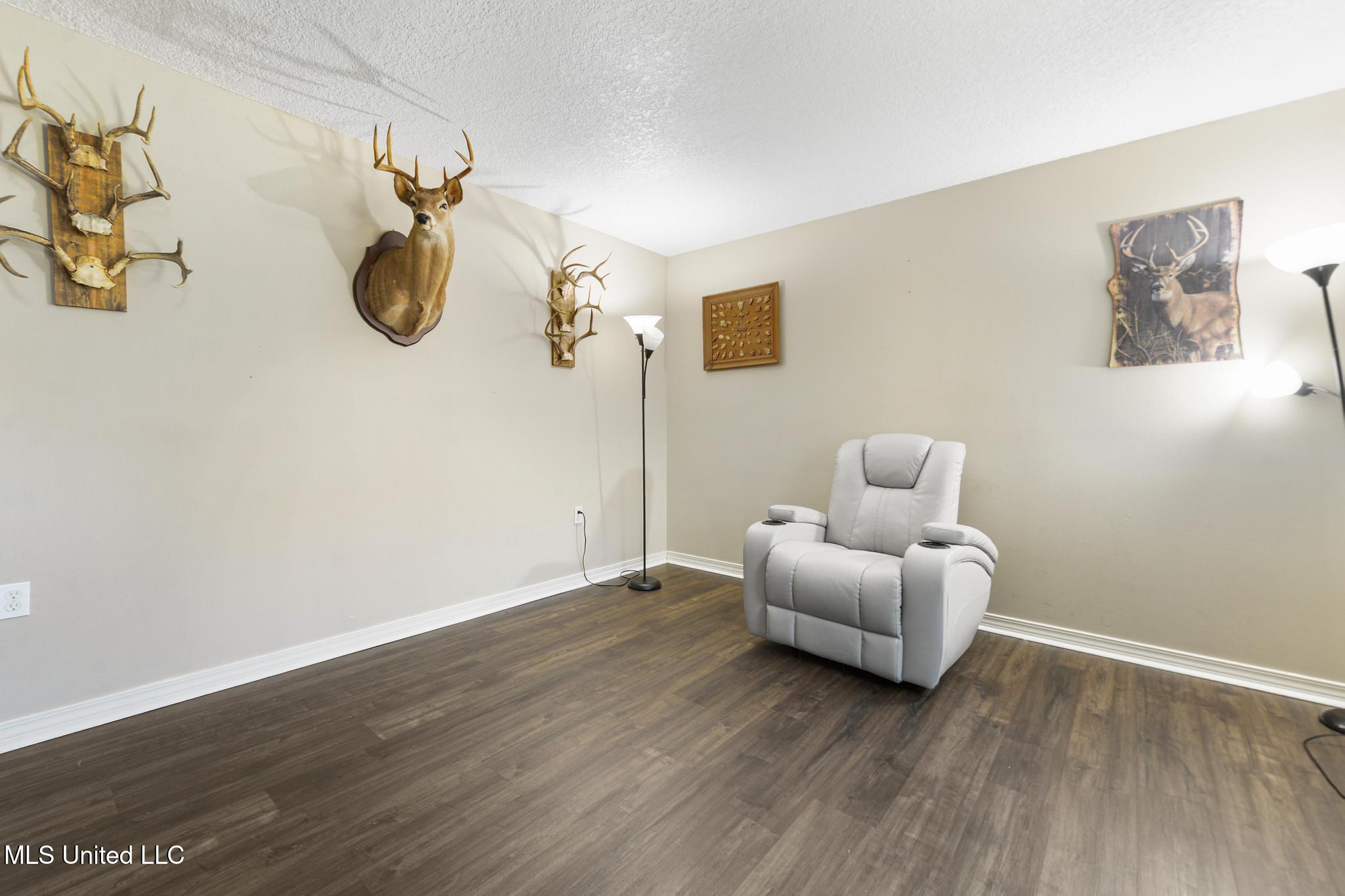 208 Glen Eagles Drive Property Photo 4