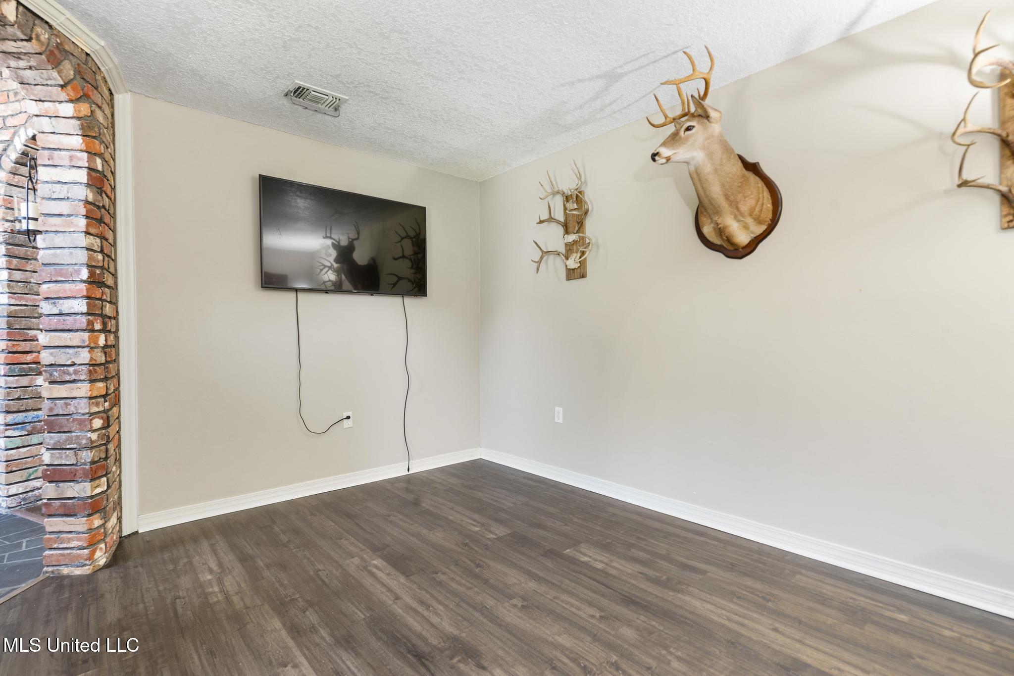 208 Glen Eagles Drive Property Photo 5