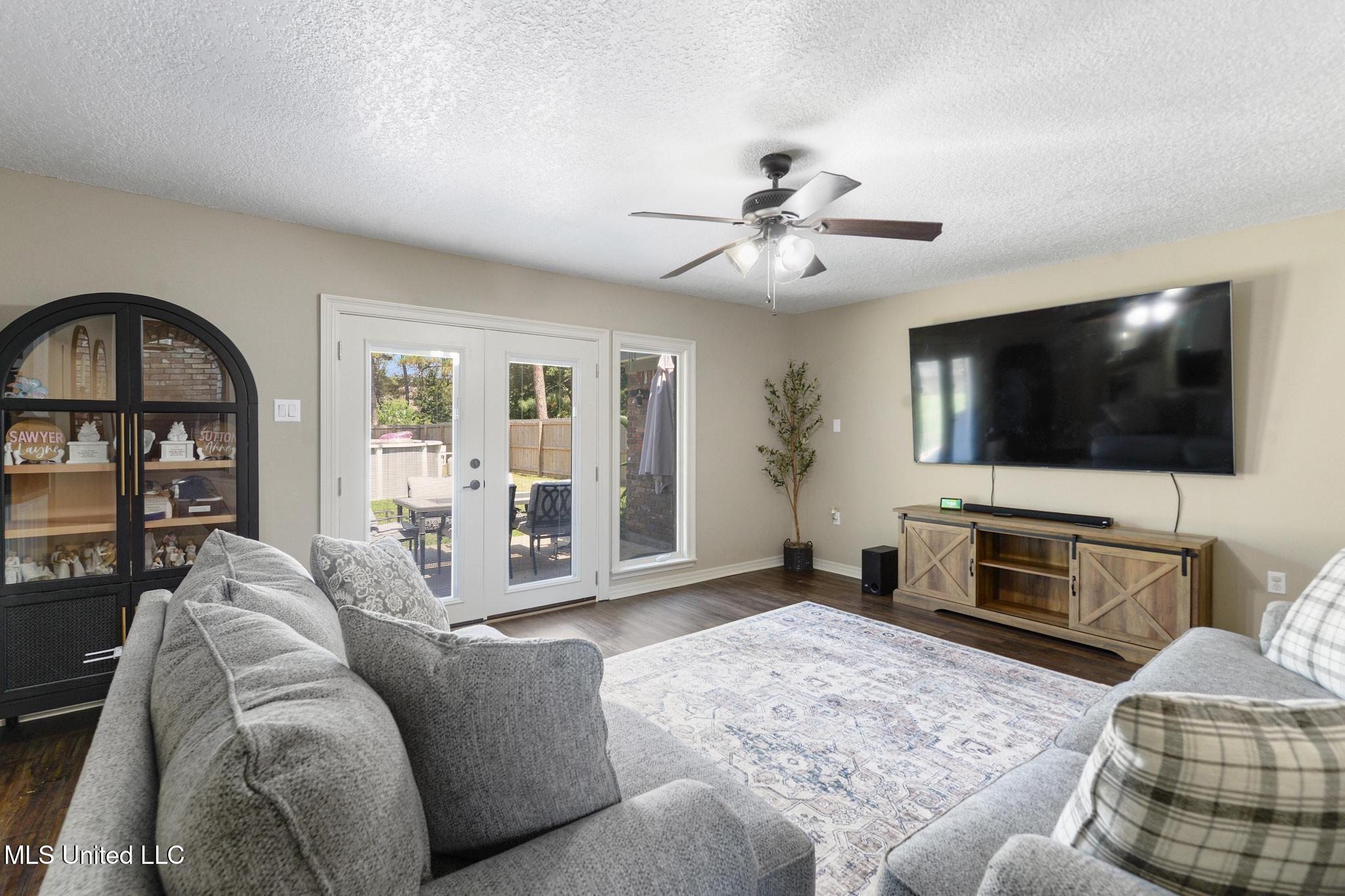 208 Glen Eagles Drive Property Photo 6