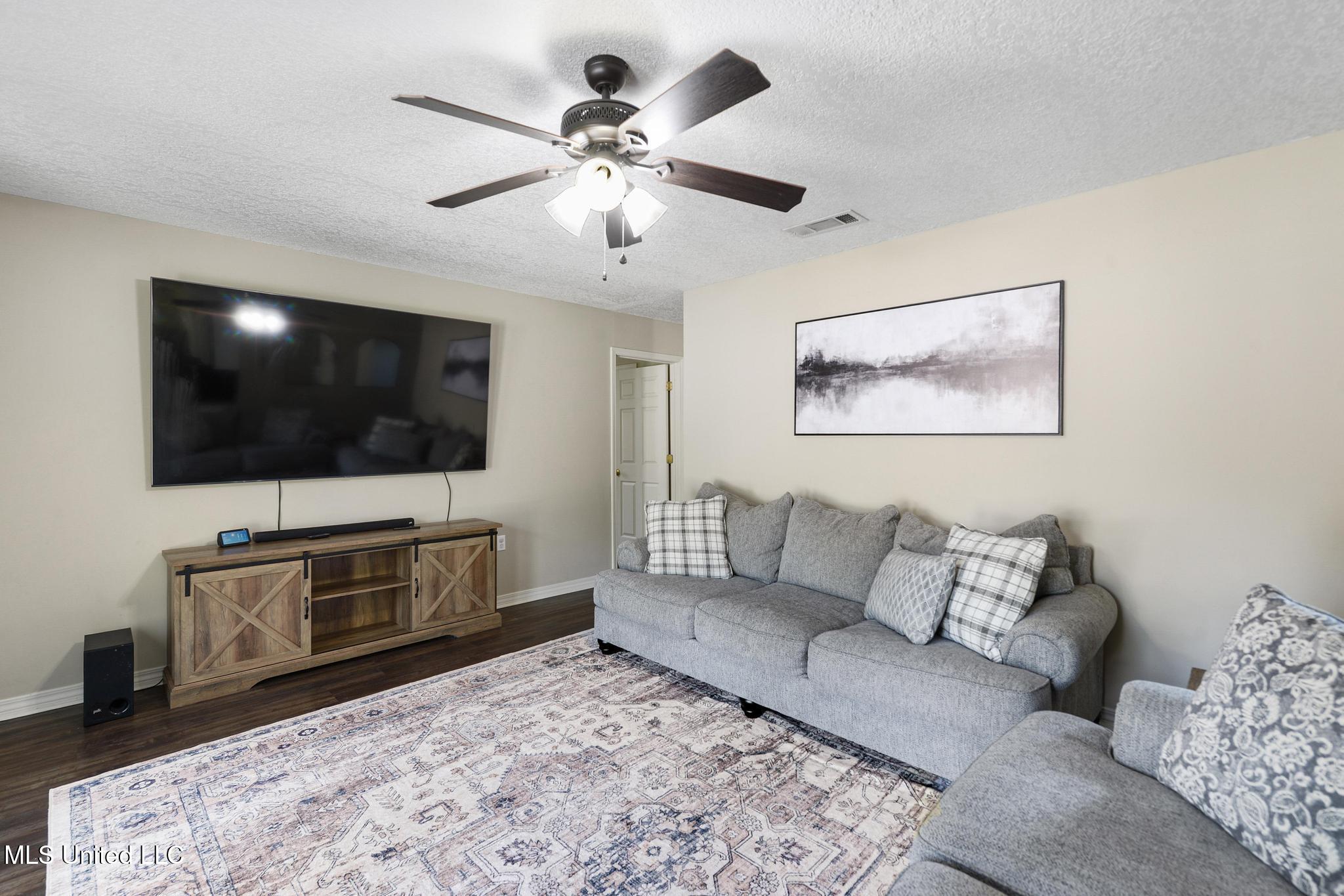 208 Glen Eagles Drive Property Photo 7