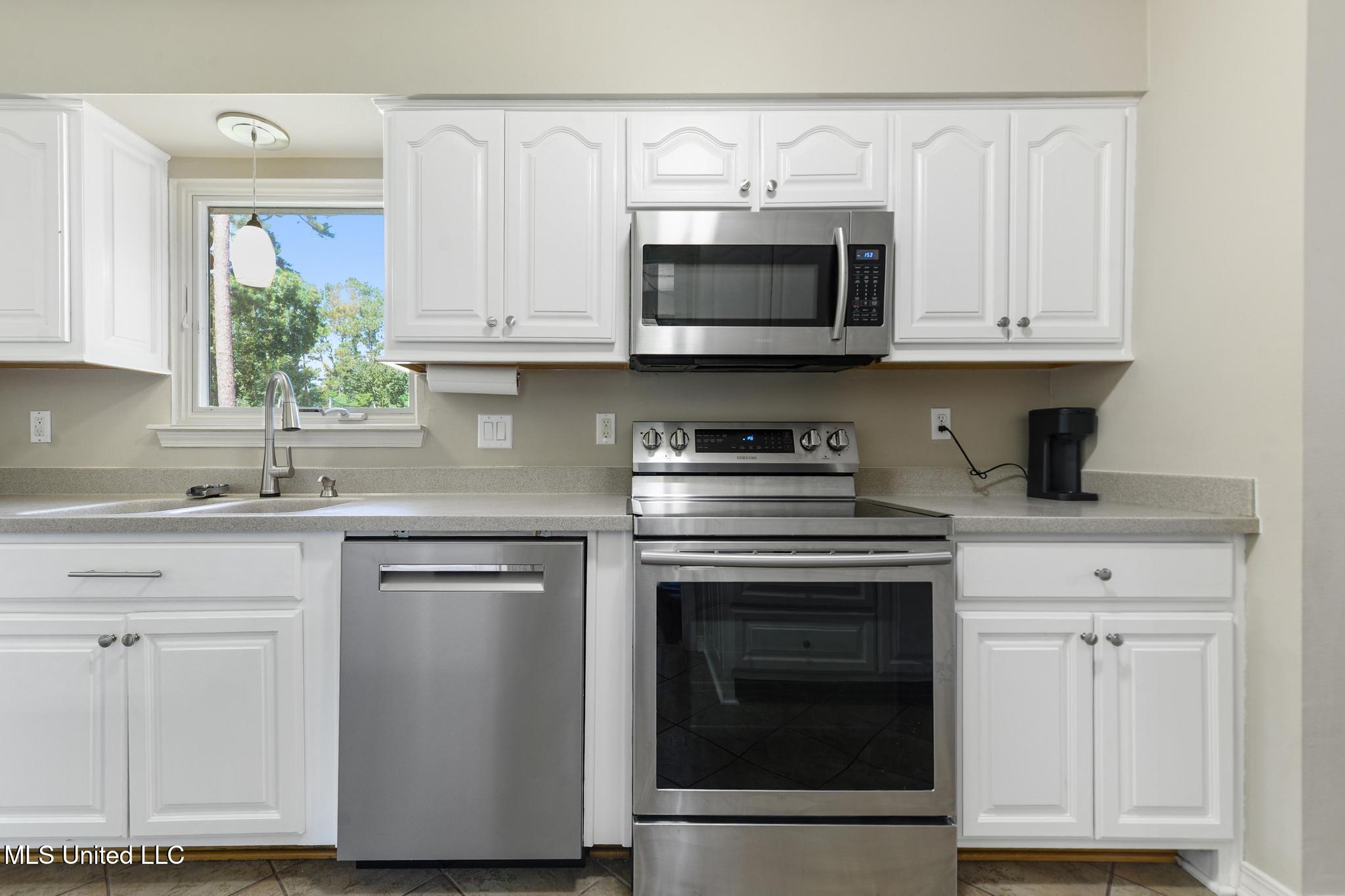 208 Glen Eagles Drive Property Photo 11