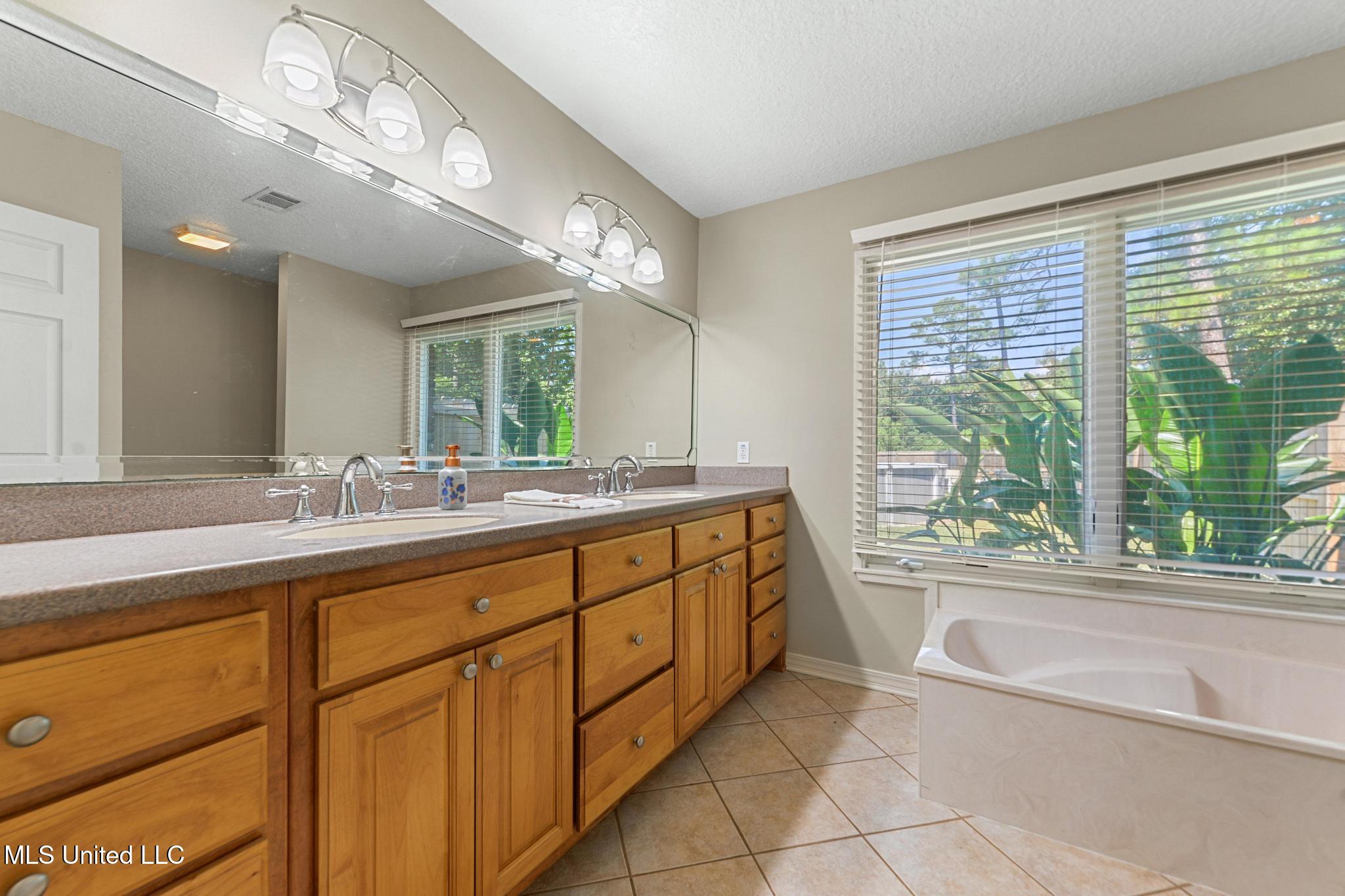 208 Glen Eagles Drive Property Photo 17