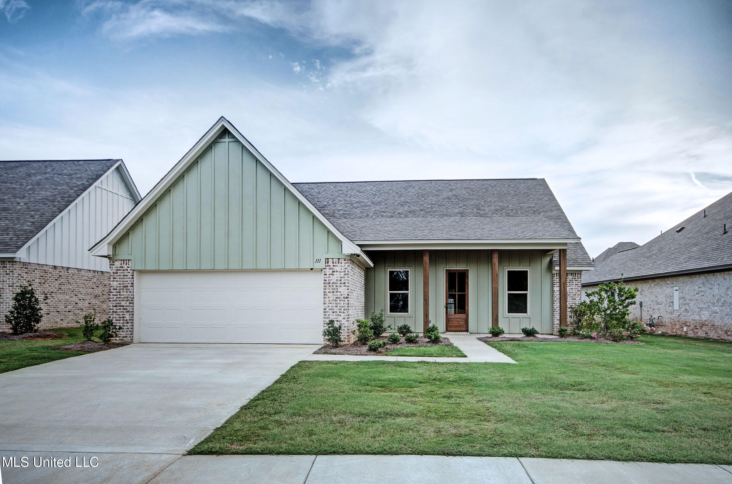 111 Southern Oak Way Property Photo 2