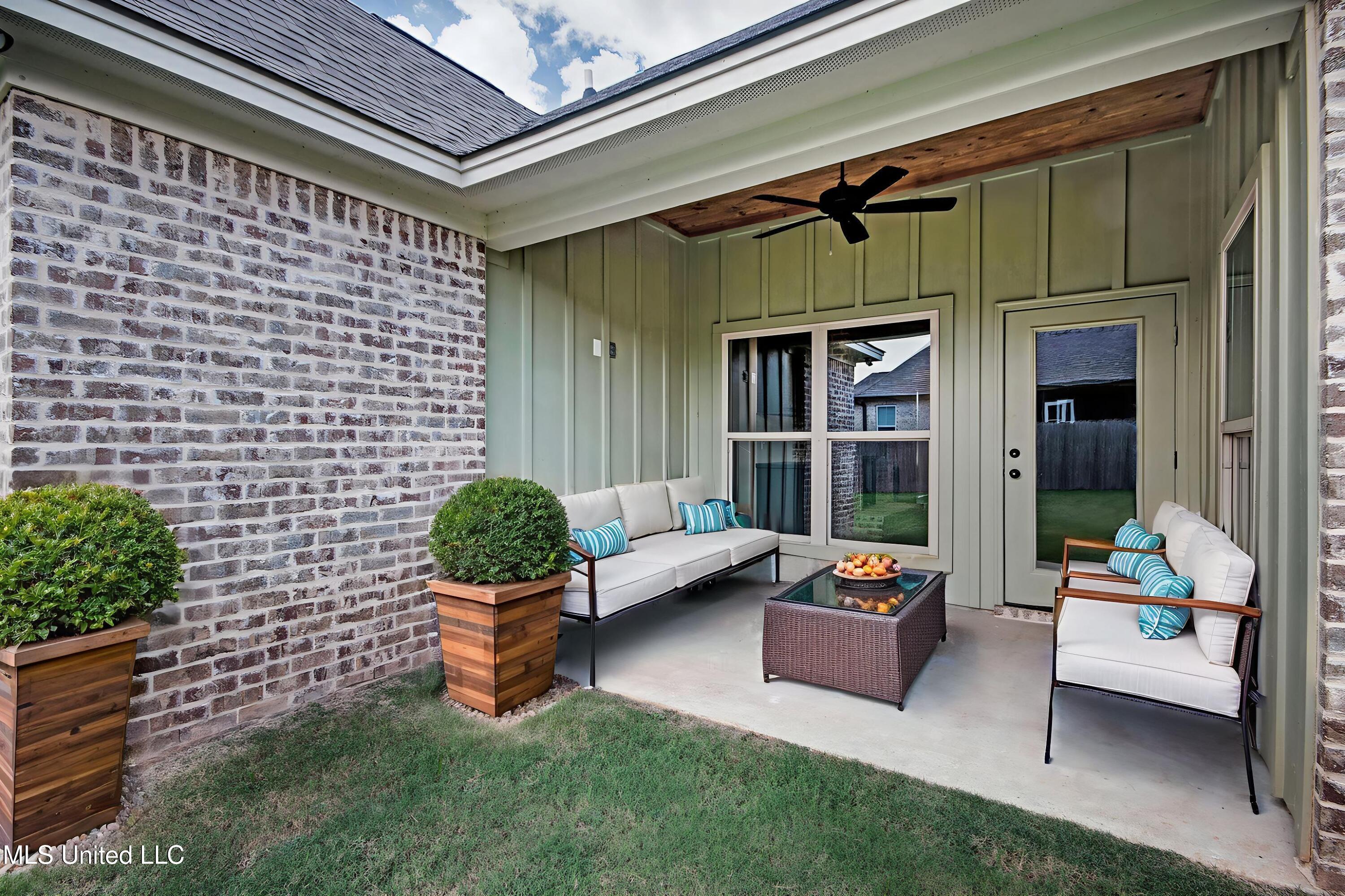 111 Southern Oak Way Property Photo 4