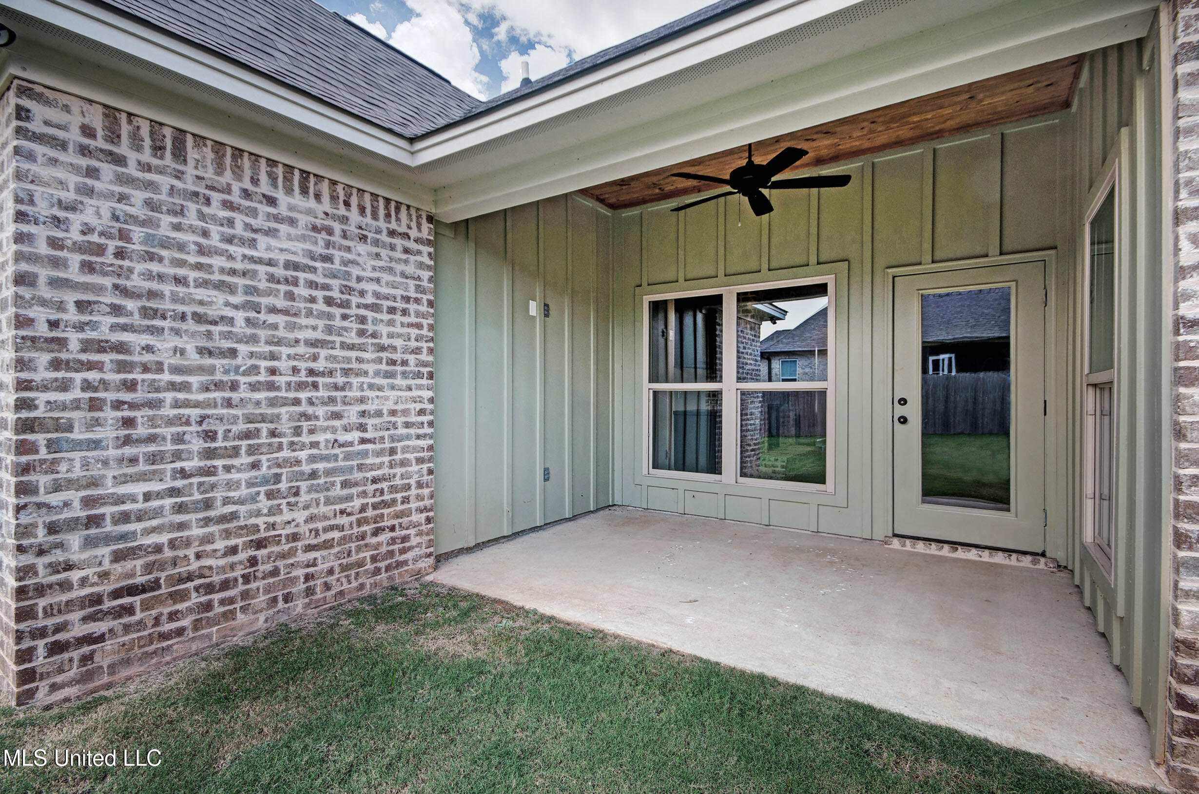 111 Southern Oak Way Property Photo 9