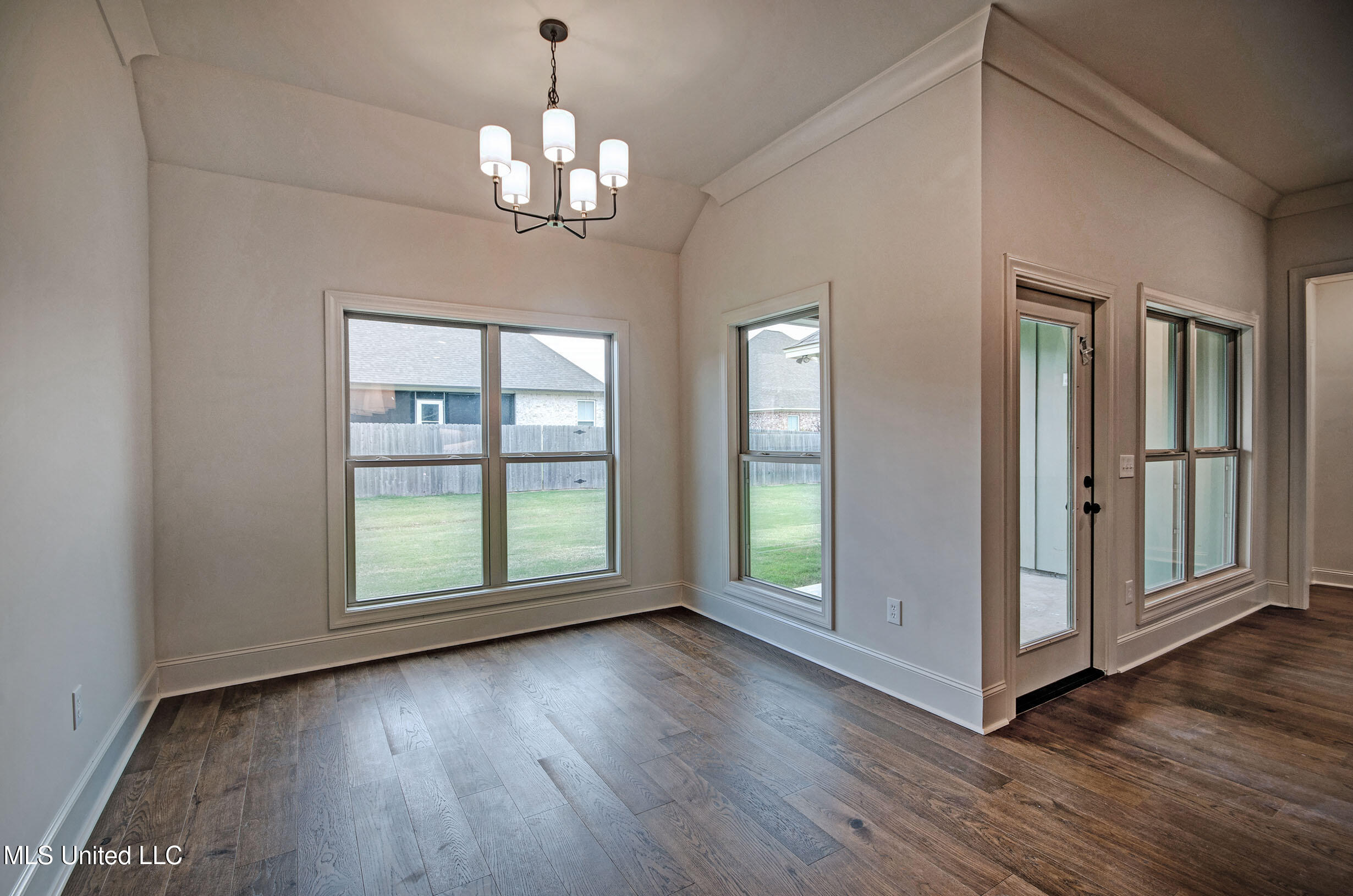 111 Southern Oak Way Property Photo 17