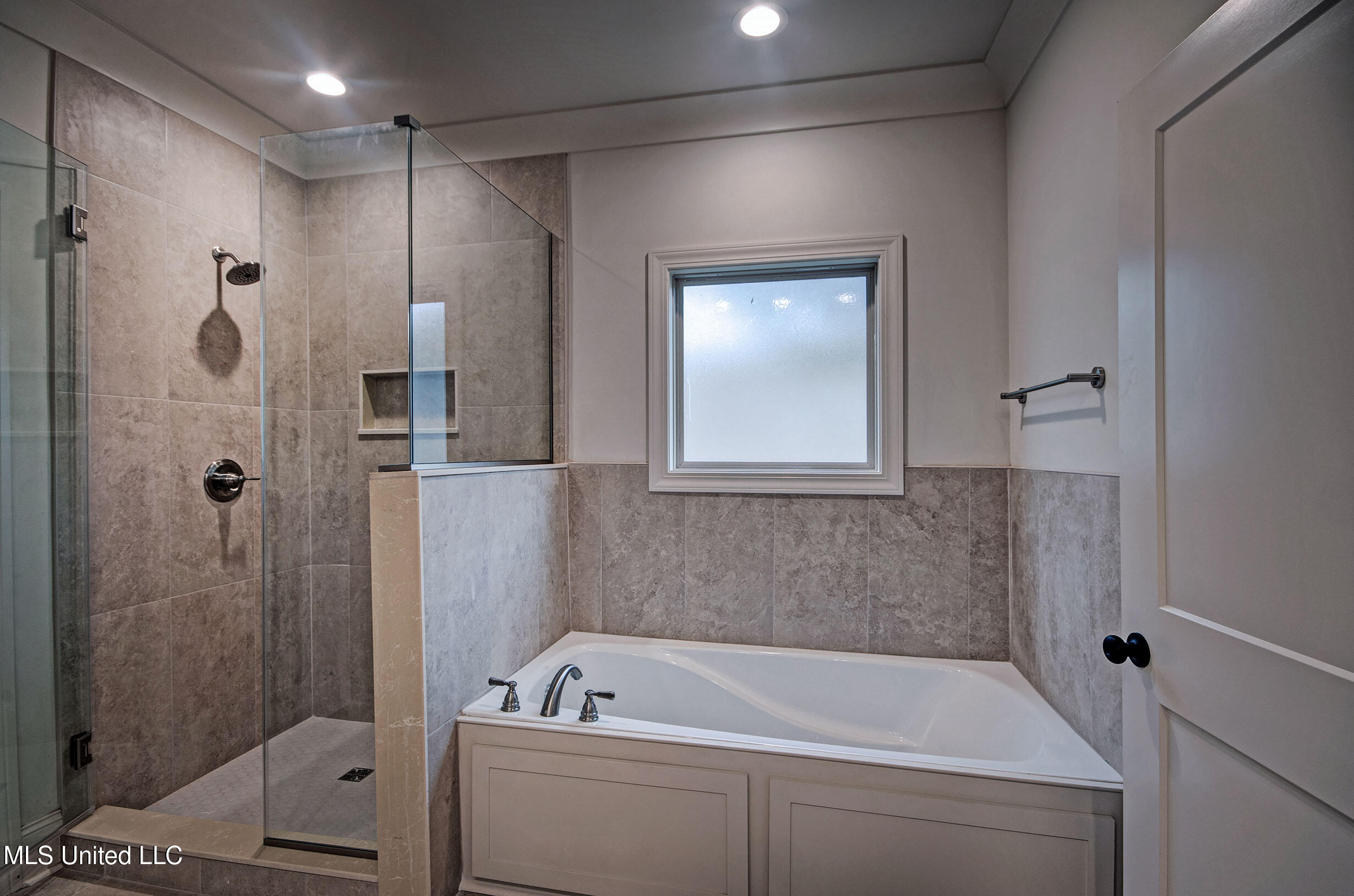 111 Southern Oak Way Property Photo 28