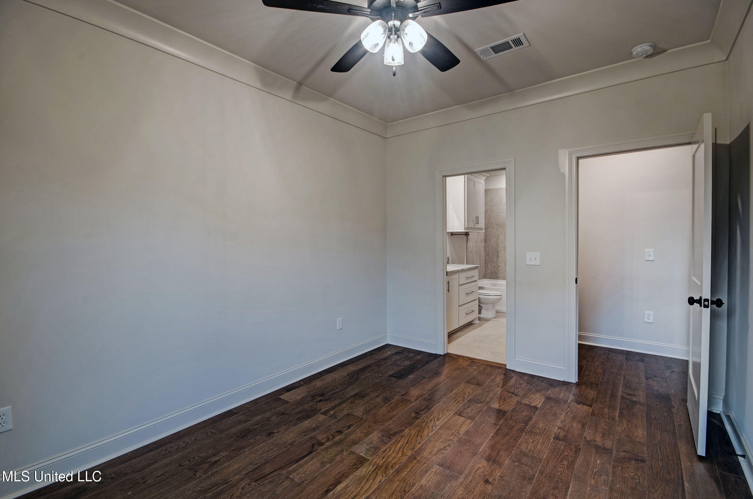 111 Southern Oak Way Property Photo 33