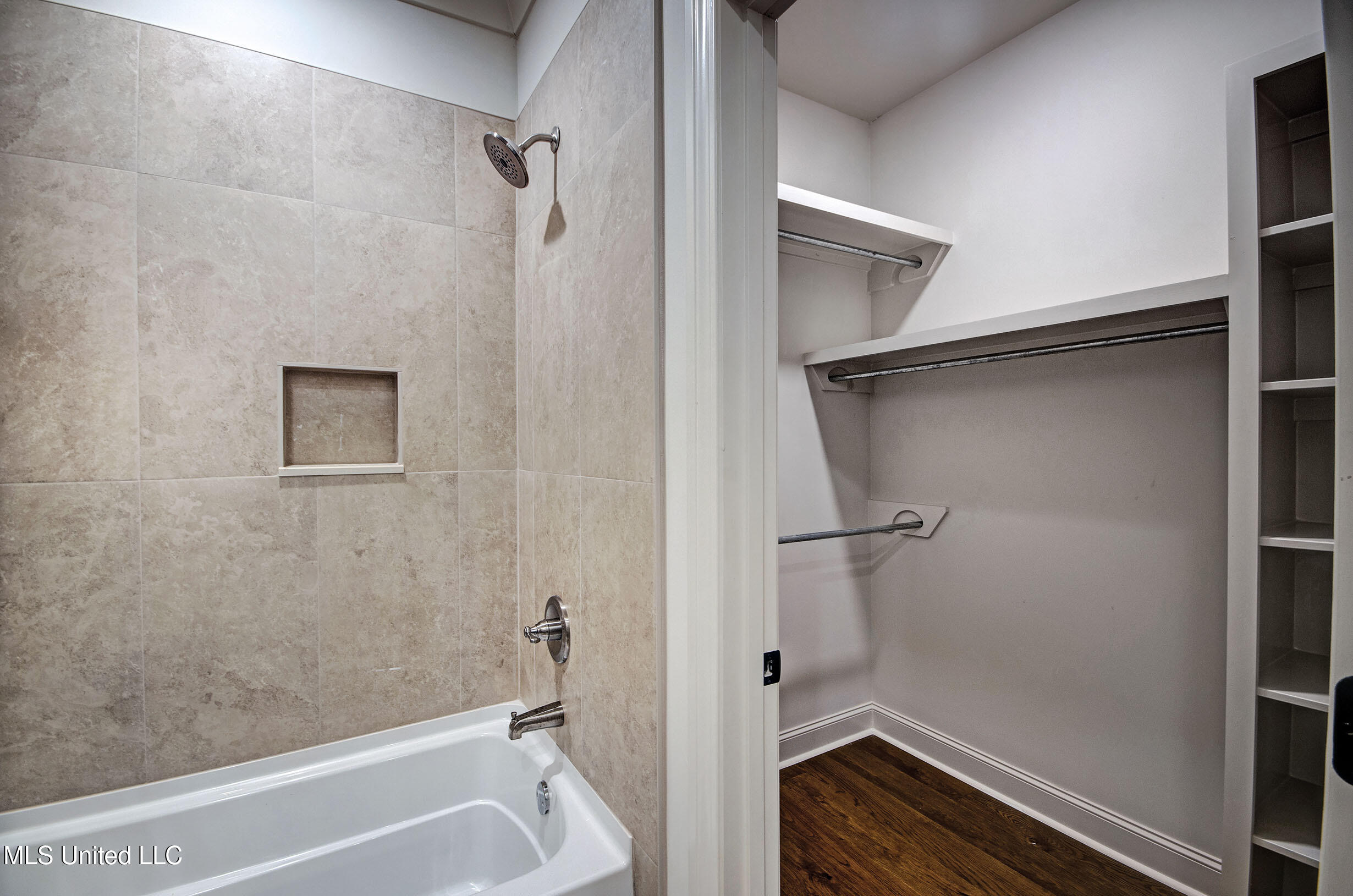 111 Southern Oak Way Property Photo 35