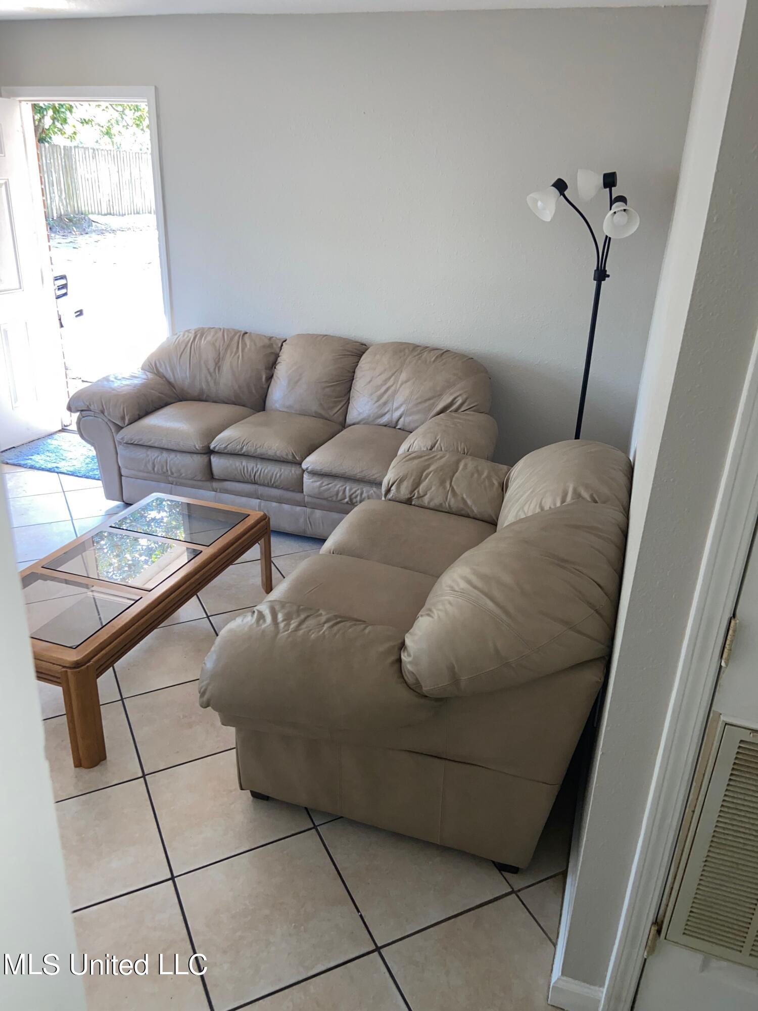 807 Hardy Avenue Property Photo 6