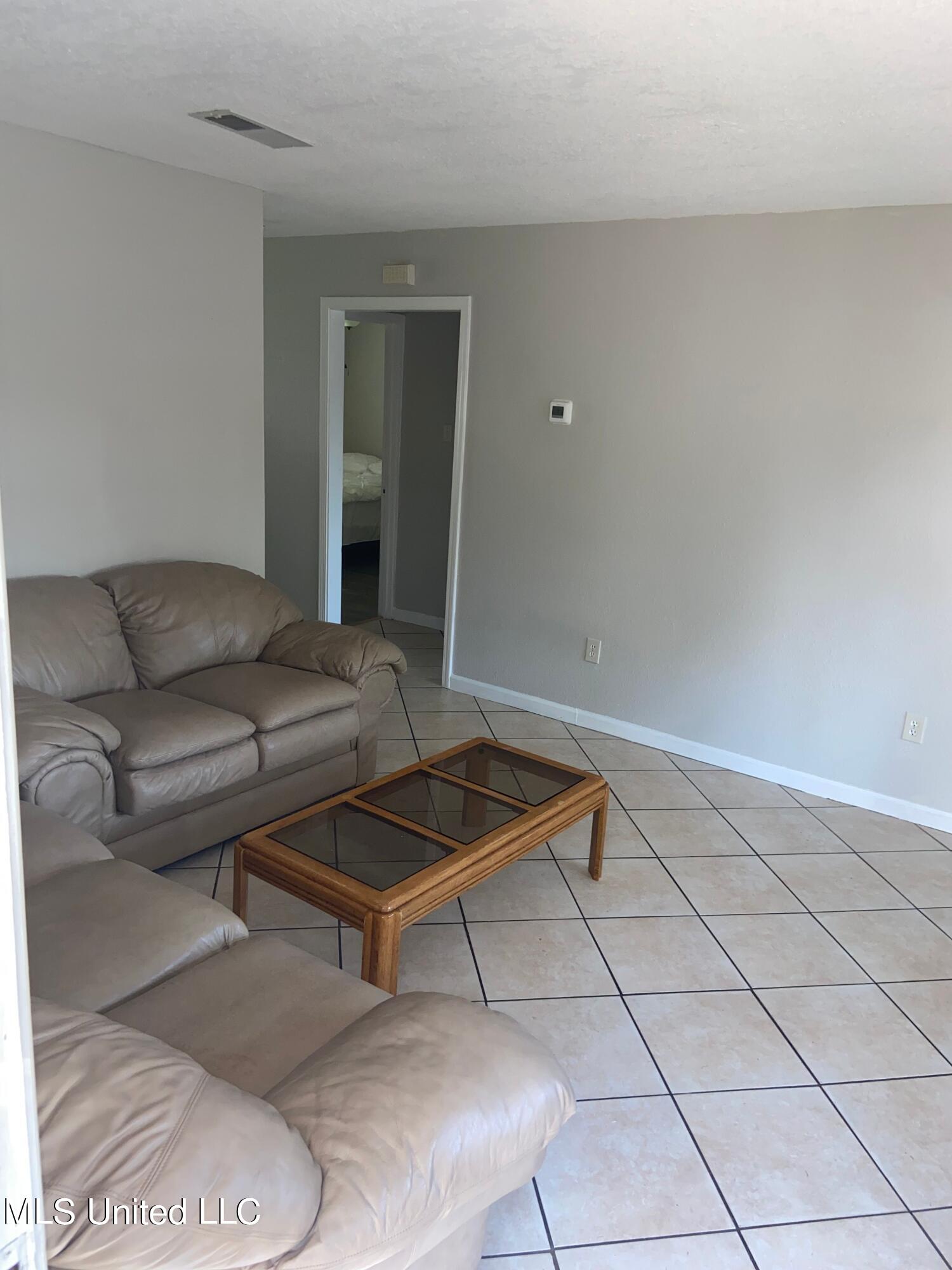 807 Hardy Avenue Property Photo 7