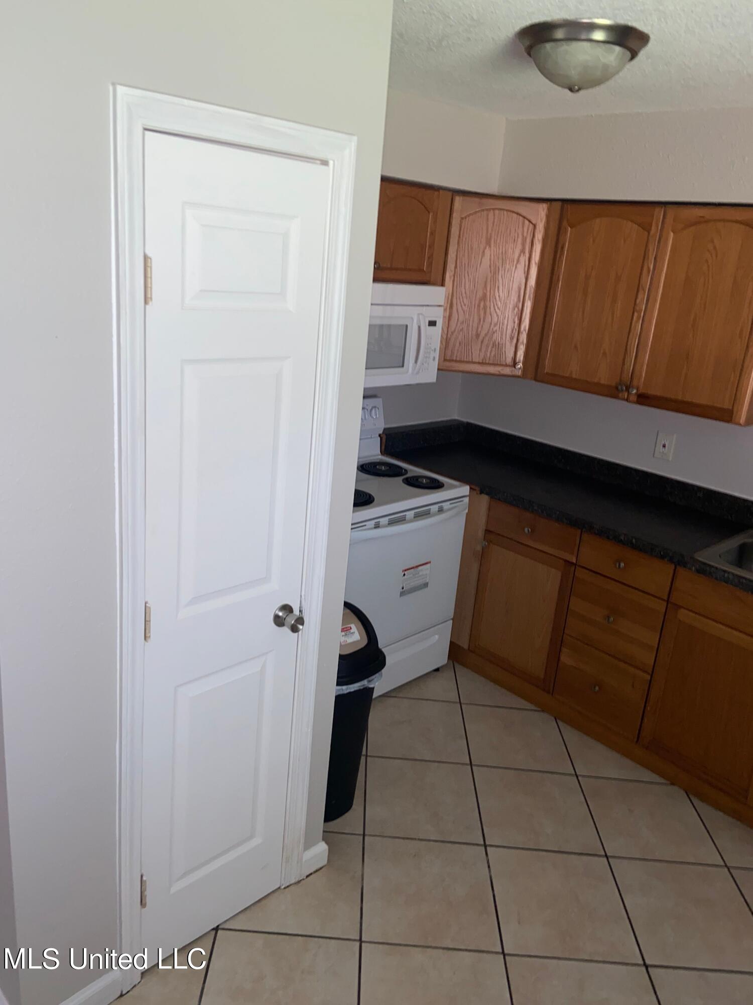 807 Hardy Avenue Property Photo 10