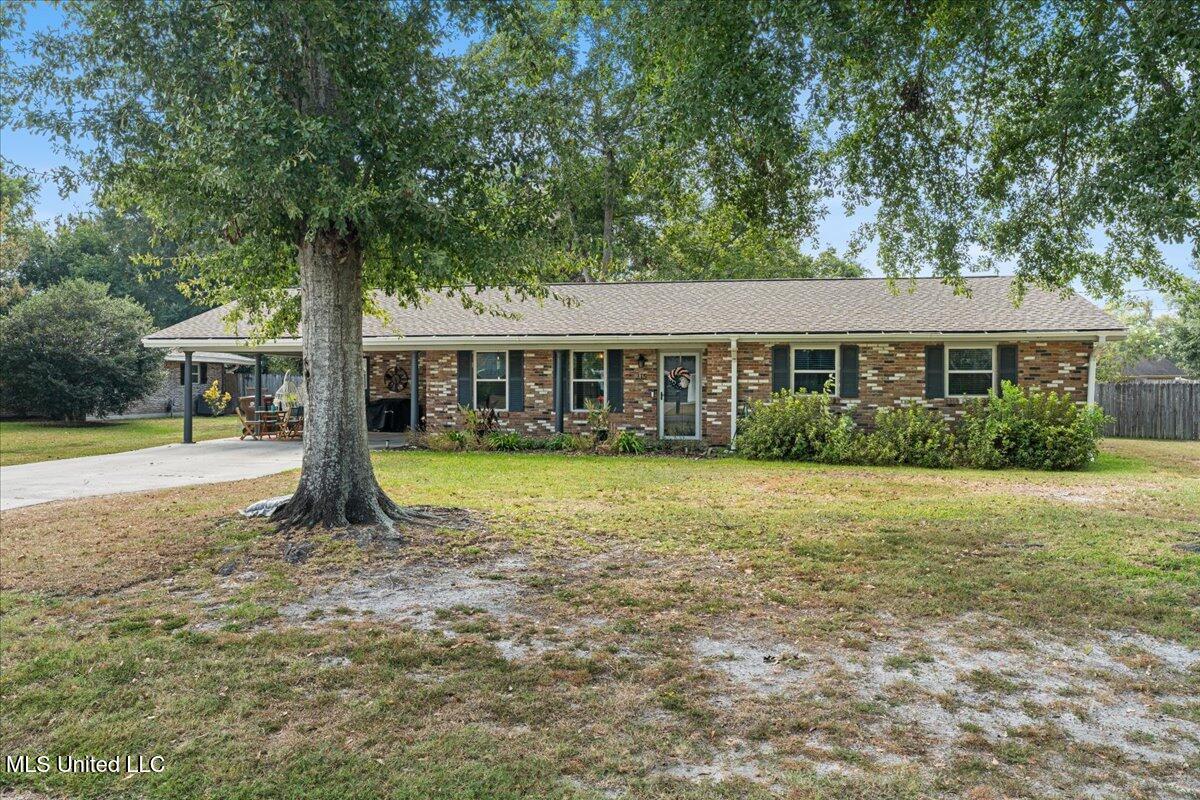 215 Lynwood Circle Property Photo 1