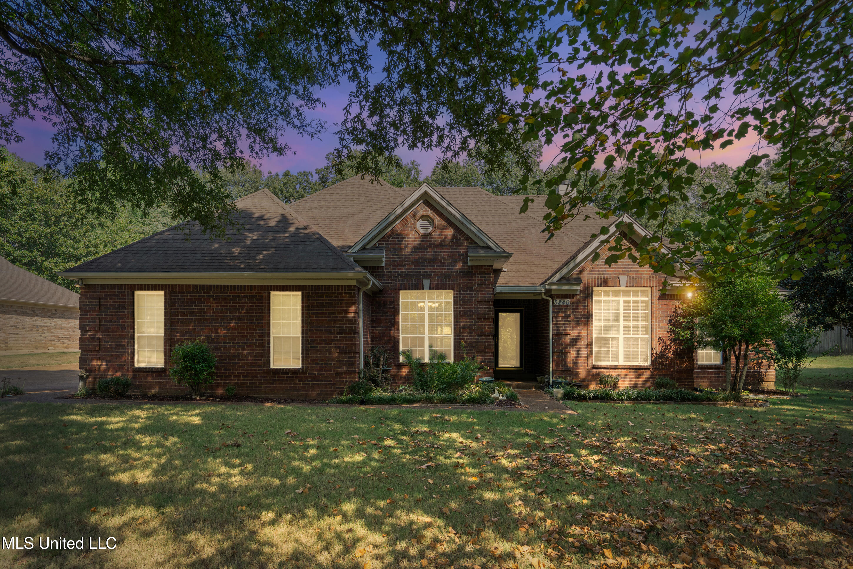 5240 Park Pl Drive Property Photo 1