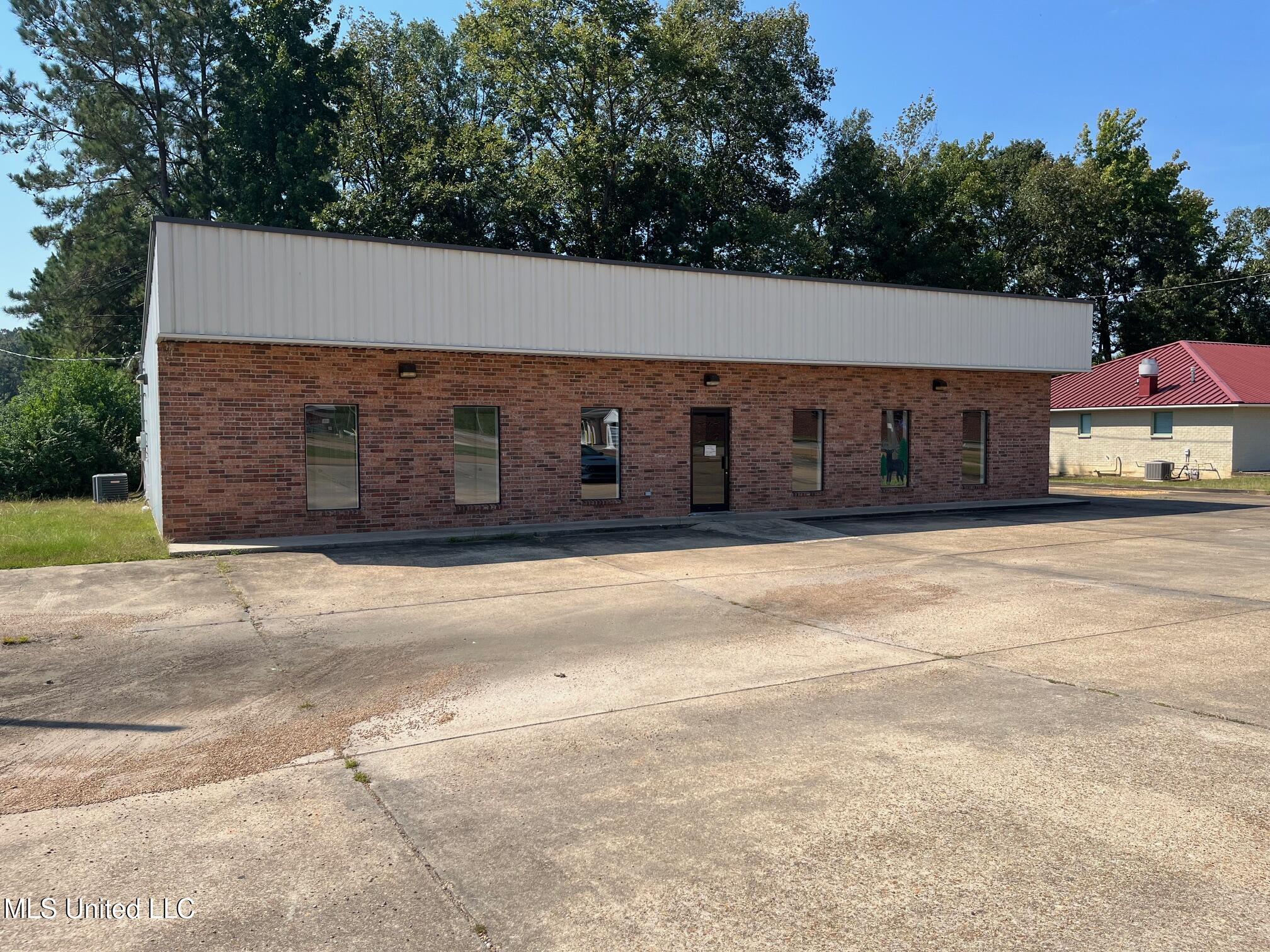 147 W Freedom Drive Property Photo 1