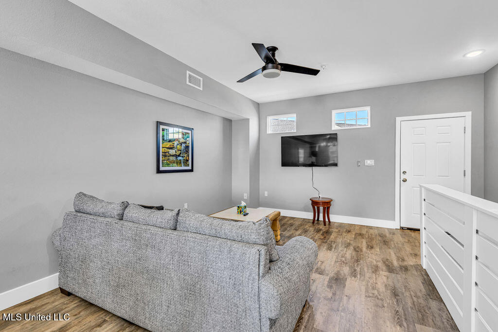103 E Orchard Loop Property Photo 6
