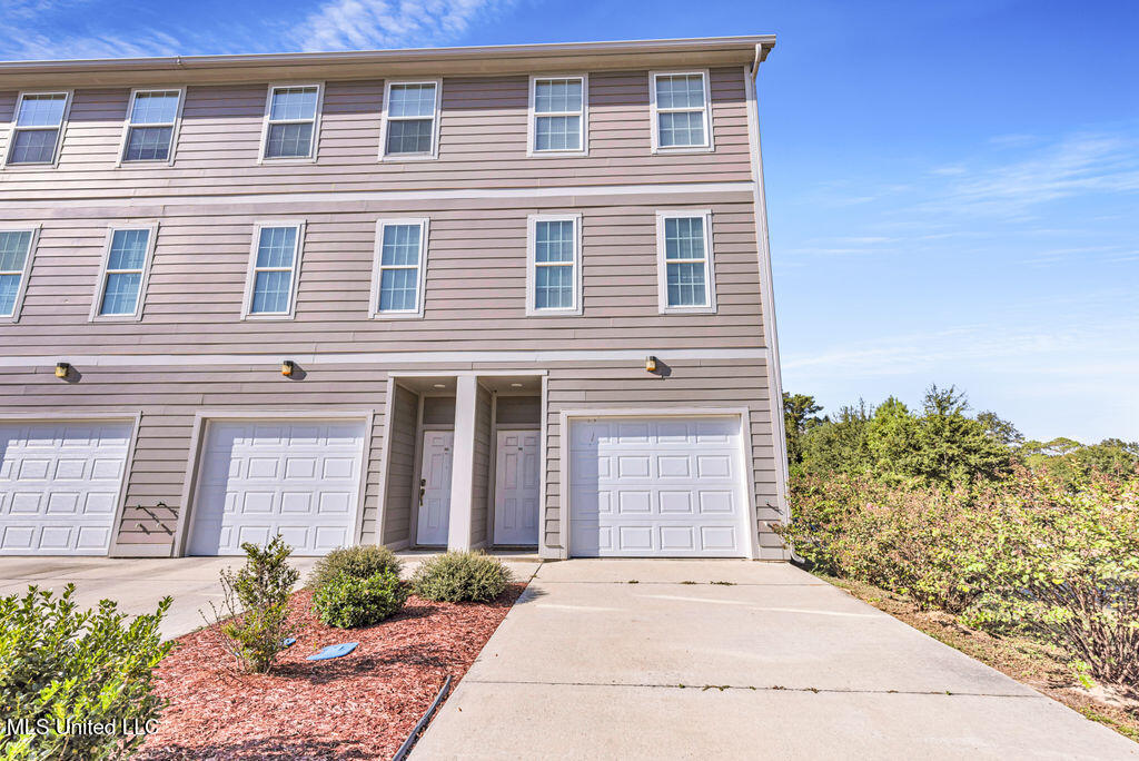 112 E Orchard Loop Property Photo 1