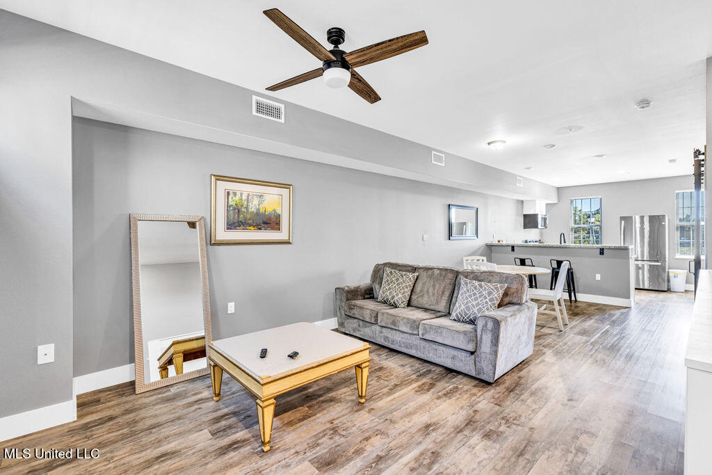 112 E Orchard Loop Property Photo 3
