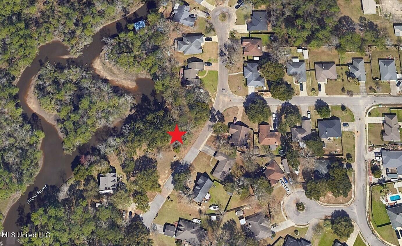 Creek Drive Property Photo 2