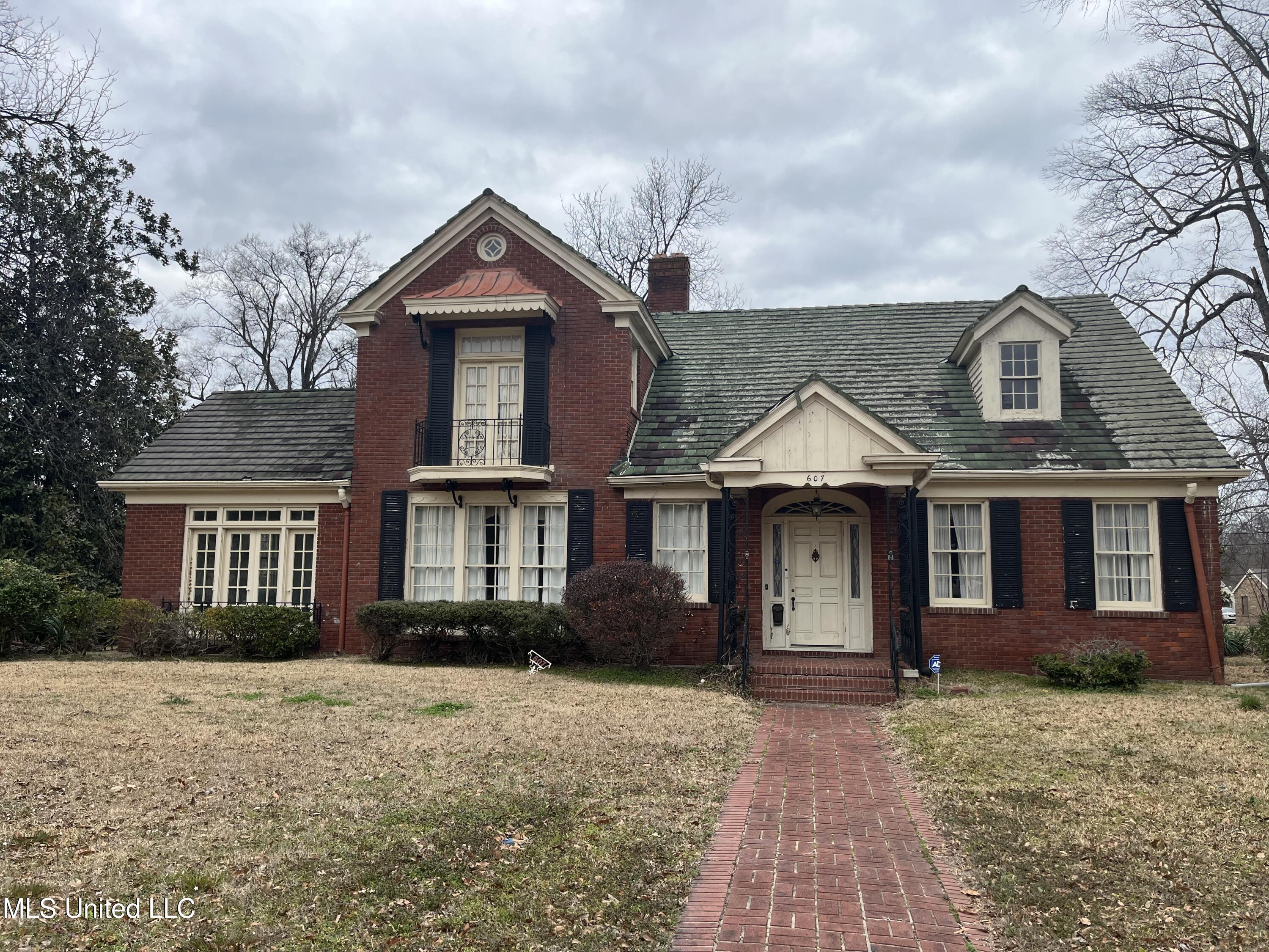 607 W 2nd Street Property Photo 1