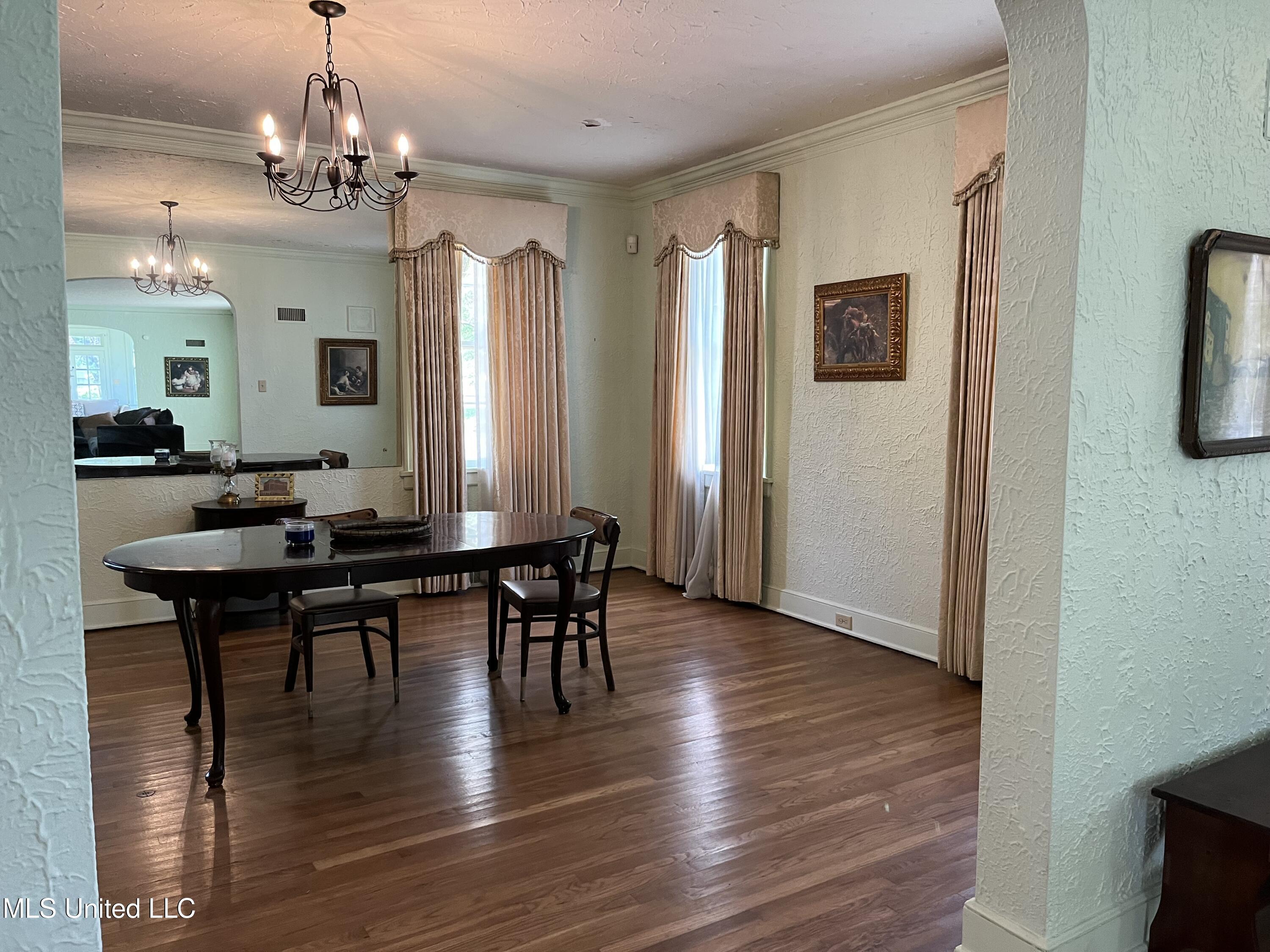 607 W 2nd Street Property Photo 5