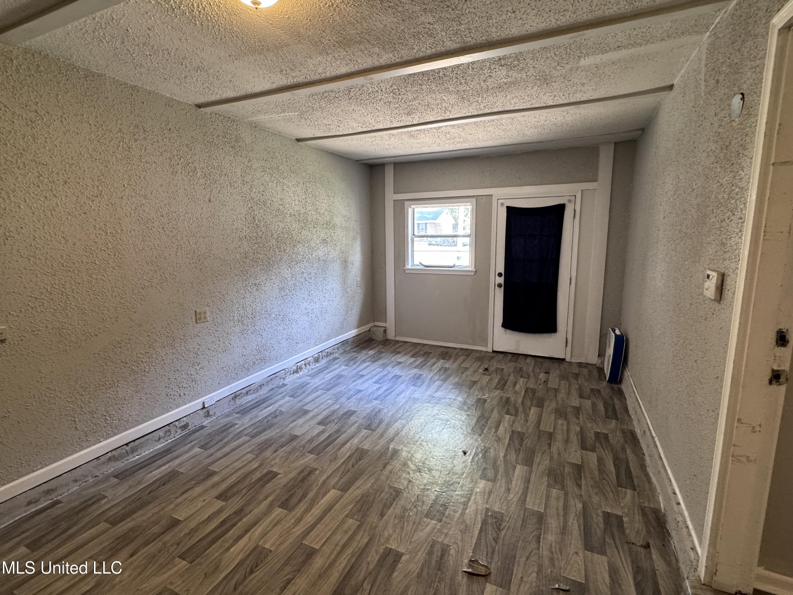 8355 Greenbrook Parkway Property Photo 6