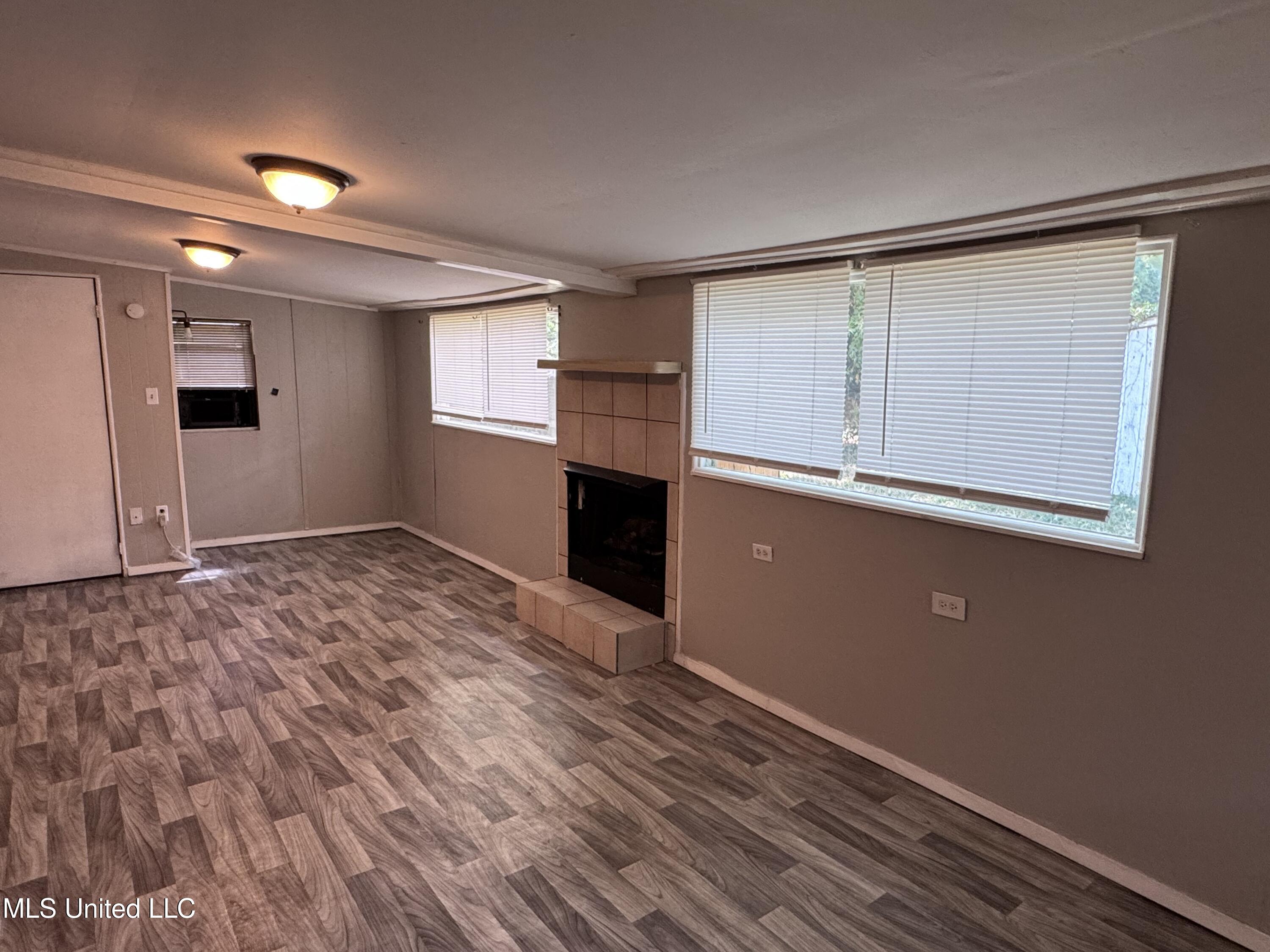 8355 Greenbrook Parkway Property Photo 8