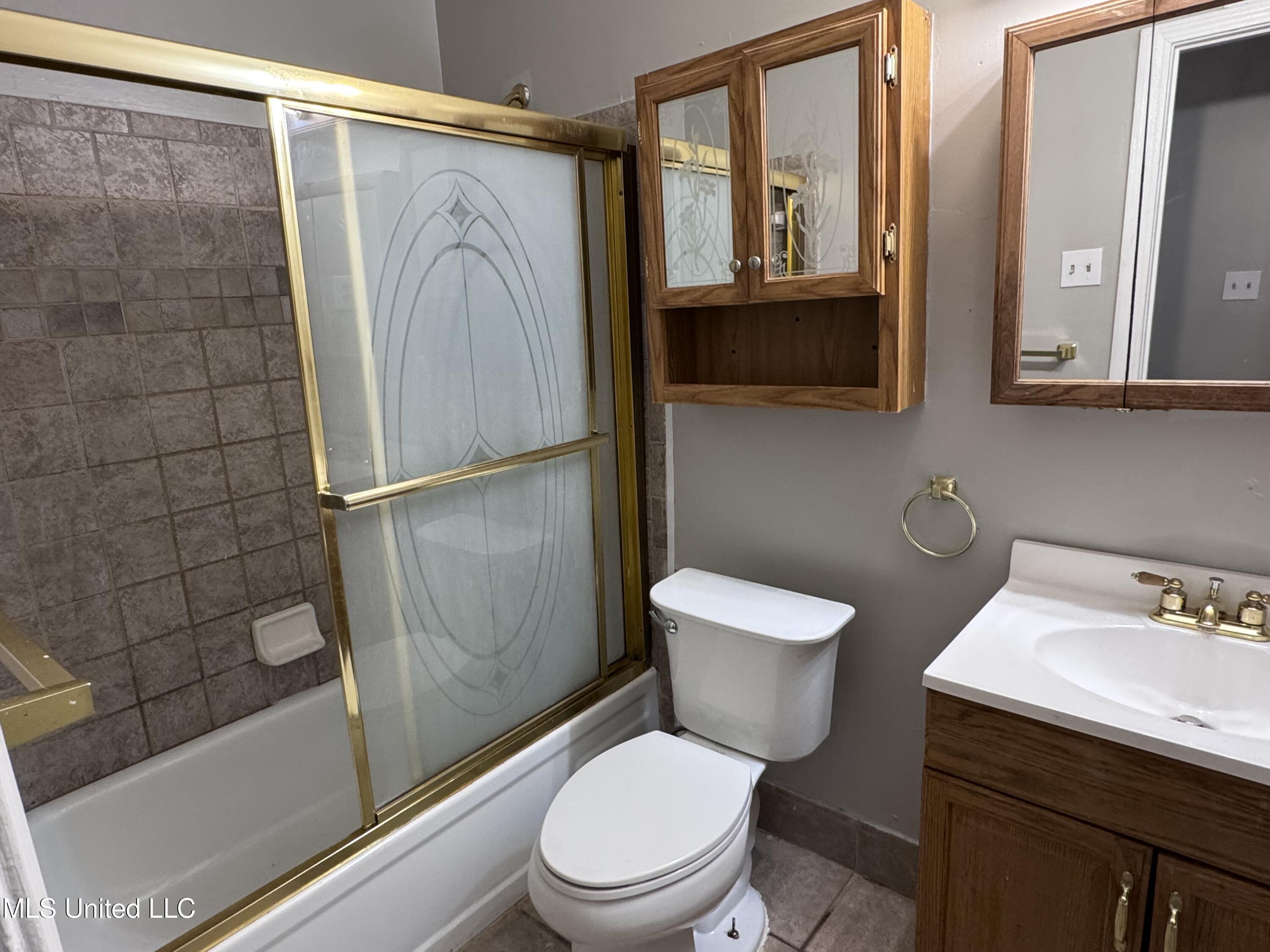 8355 Greenbrook Parkway Property Photo 9