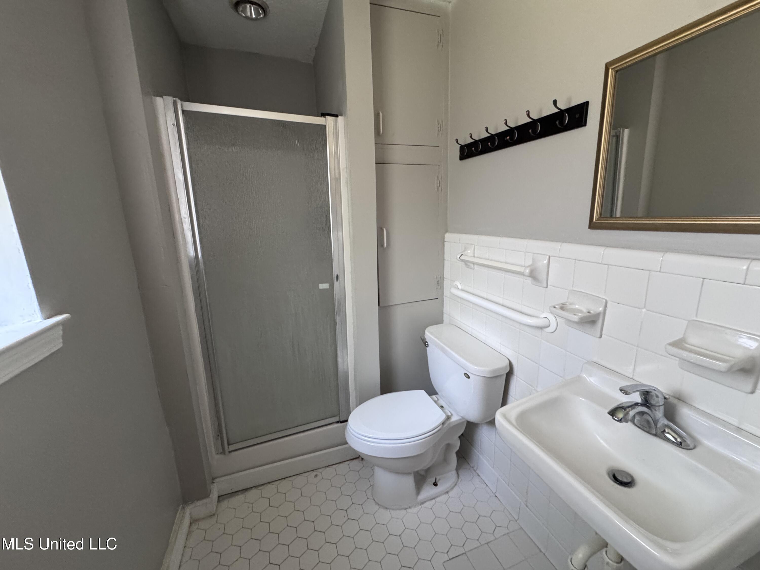 8355 Greenbrook Parkway Property Photo 11