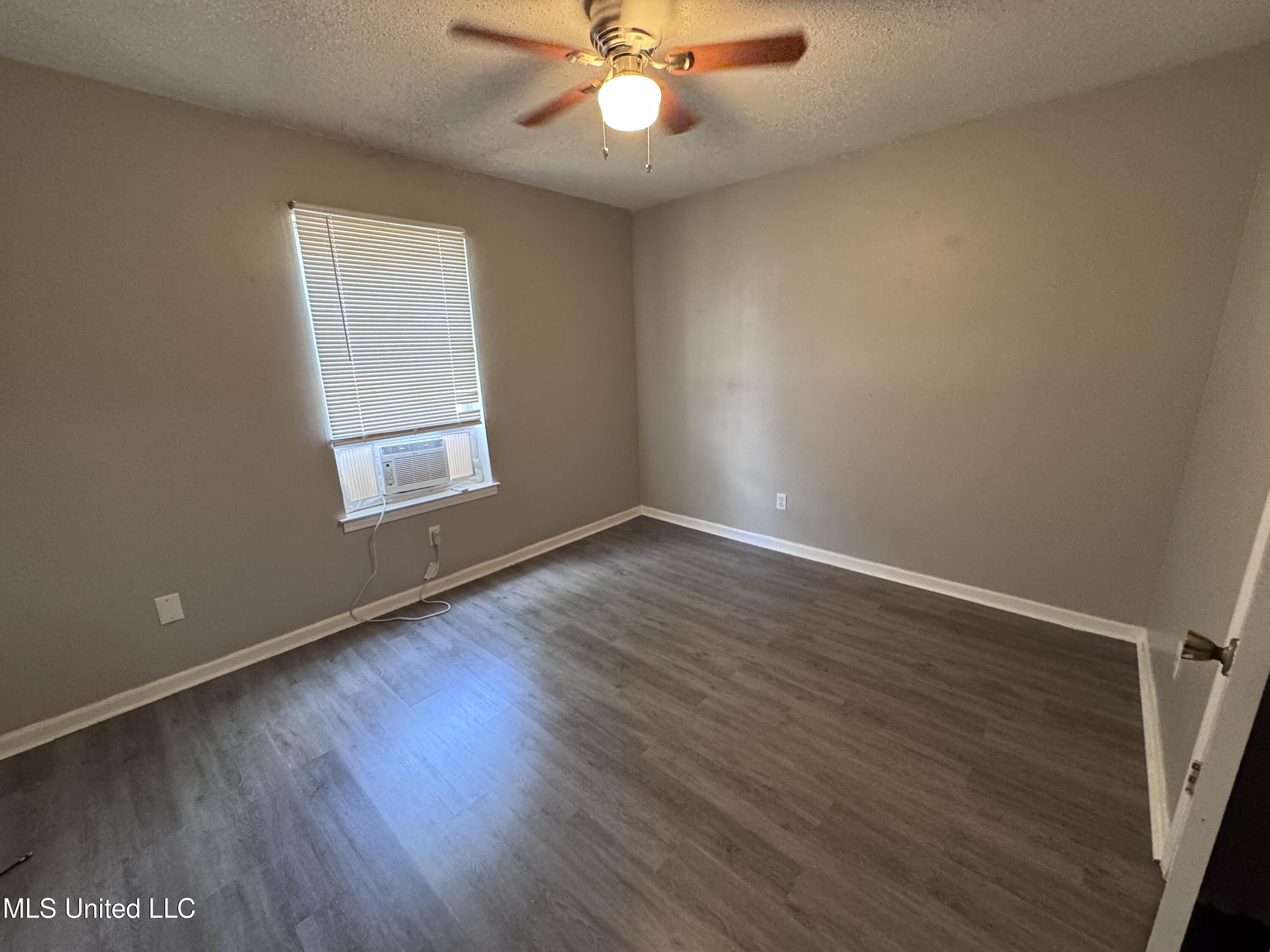 8355 Greenbrook Parkway Property Photo 12