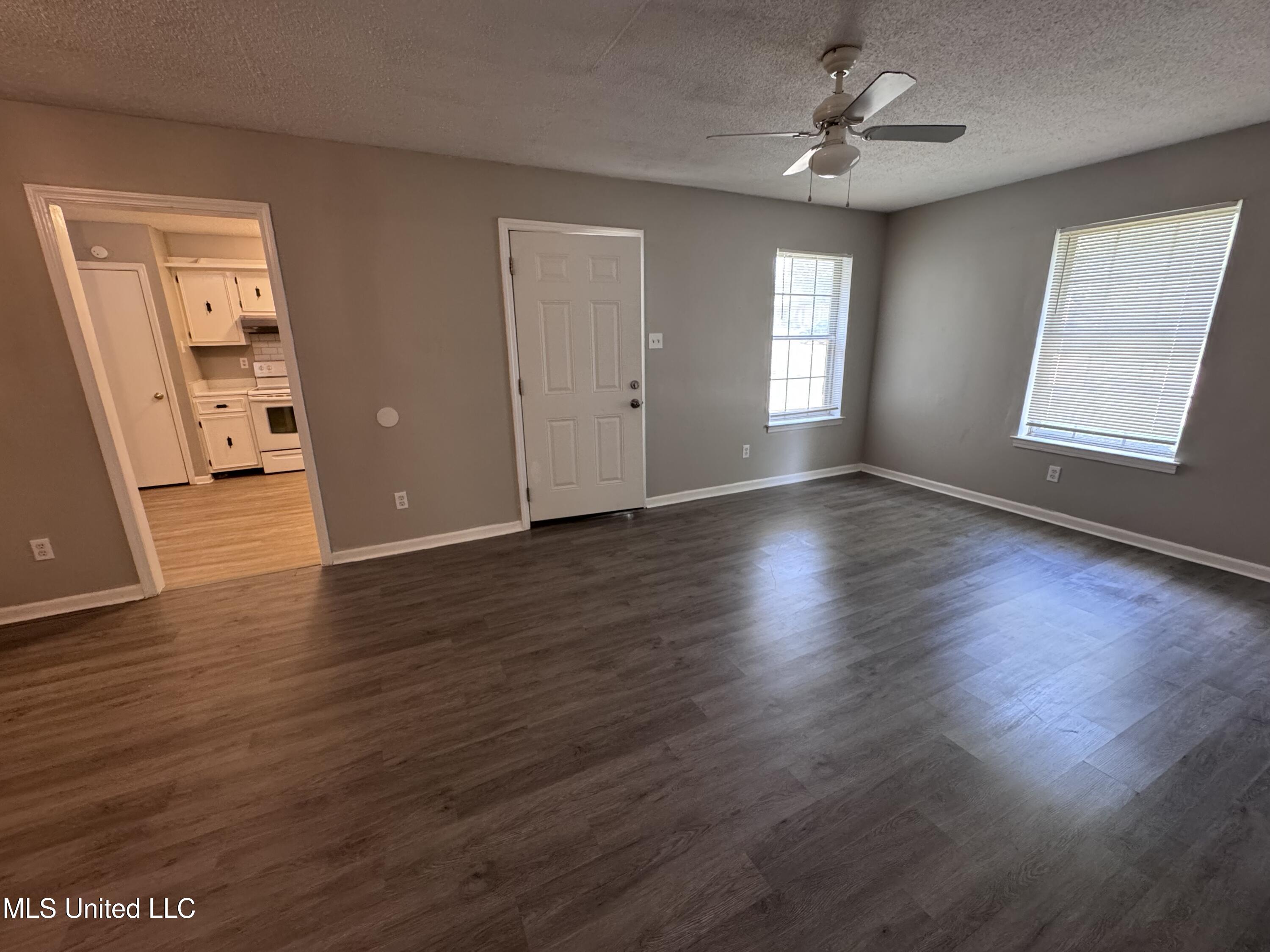 8355 Greenbrook Parkway Property Photo 13