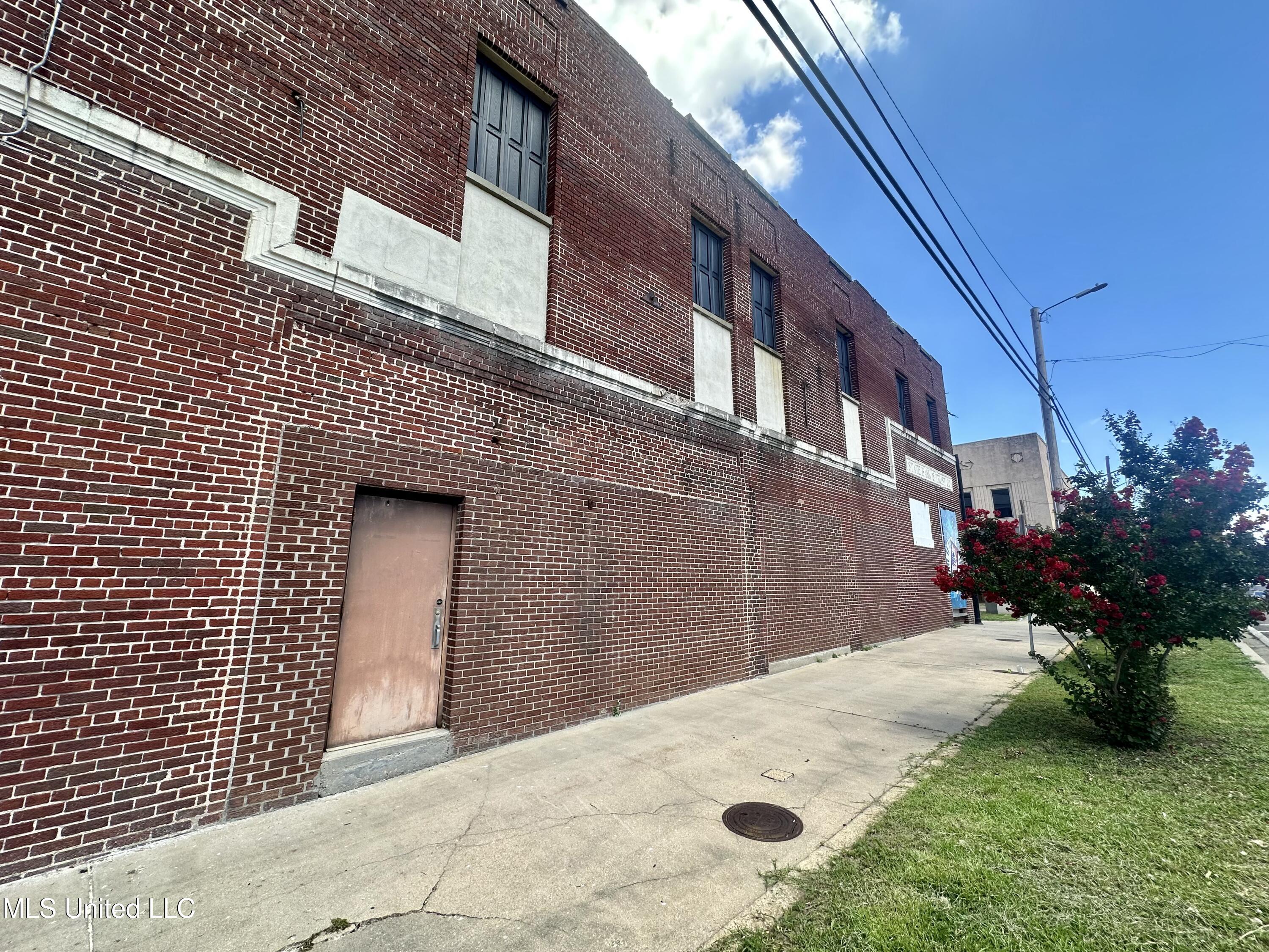 230 Main Street Property Photo 3