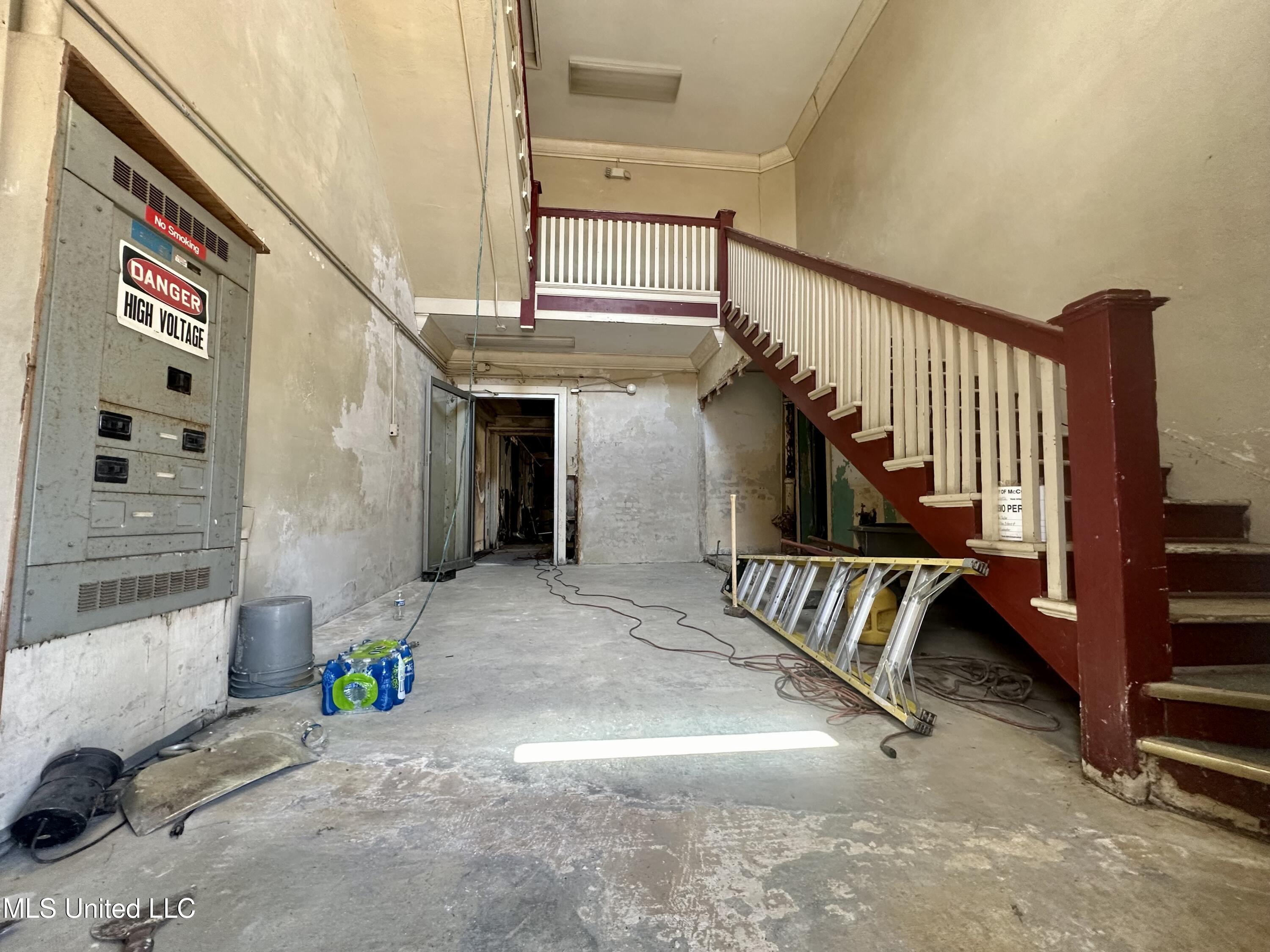230 Main Street Property Photo 6