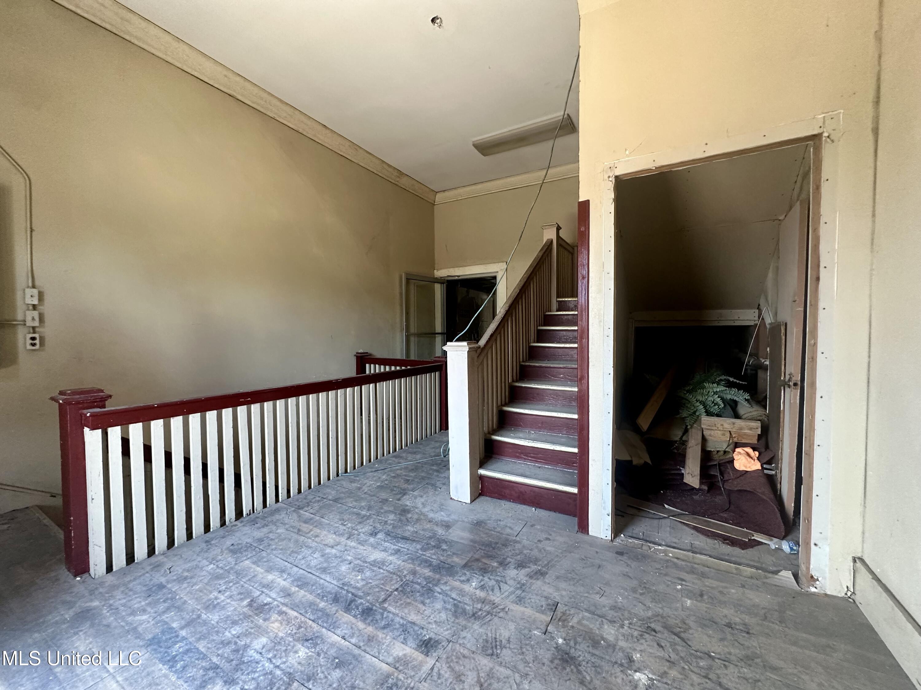 230 Main Street Property Photo 8