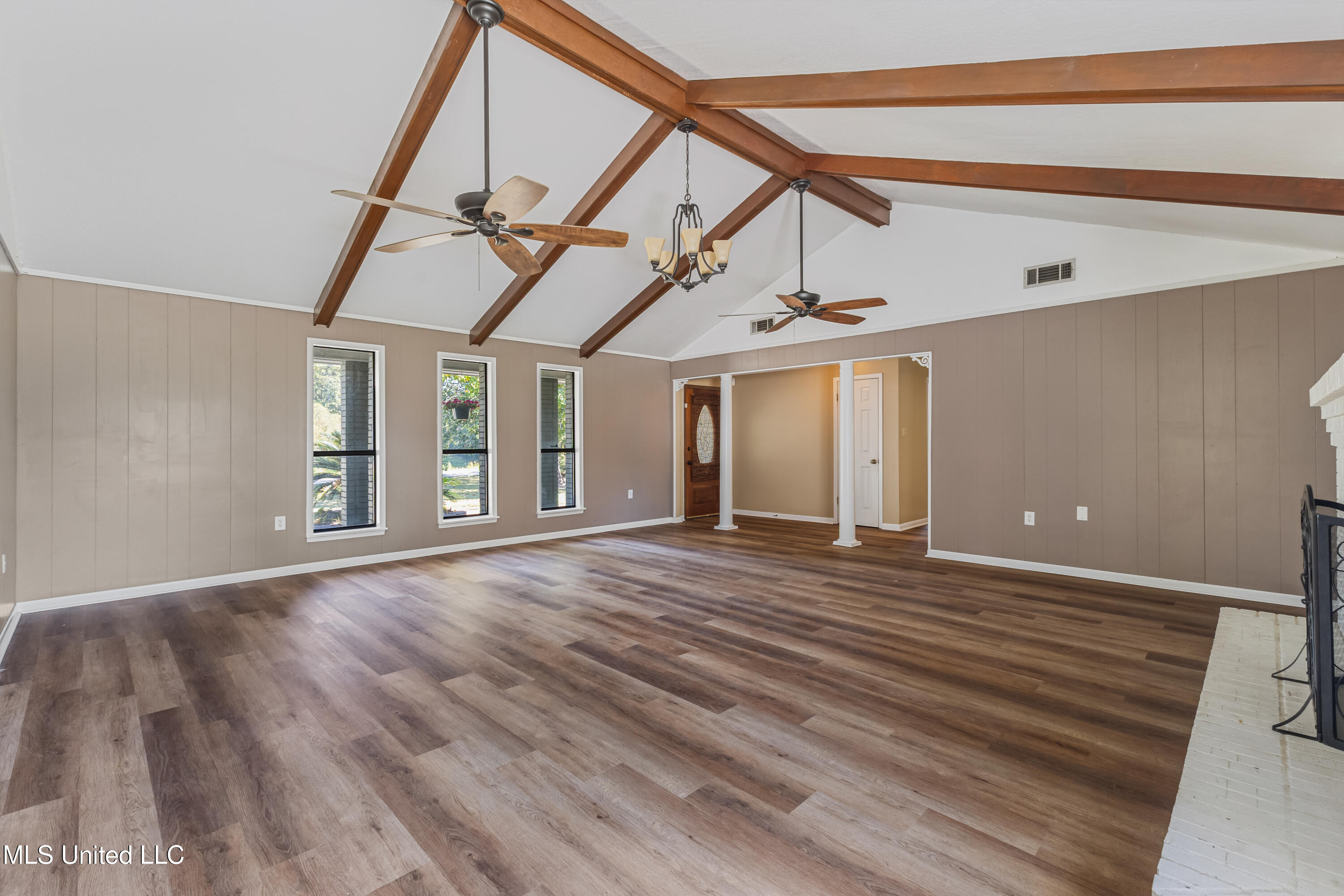 102 Little John Drive Property Photo 7