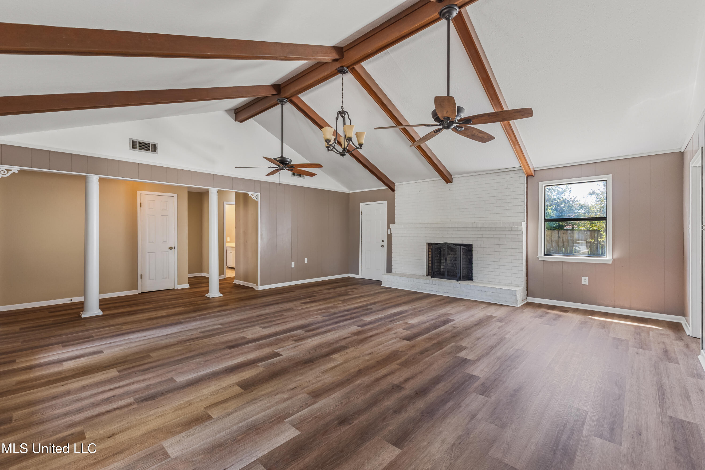 102 Little John Drive Property Photo 8