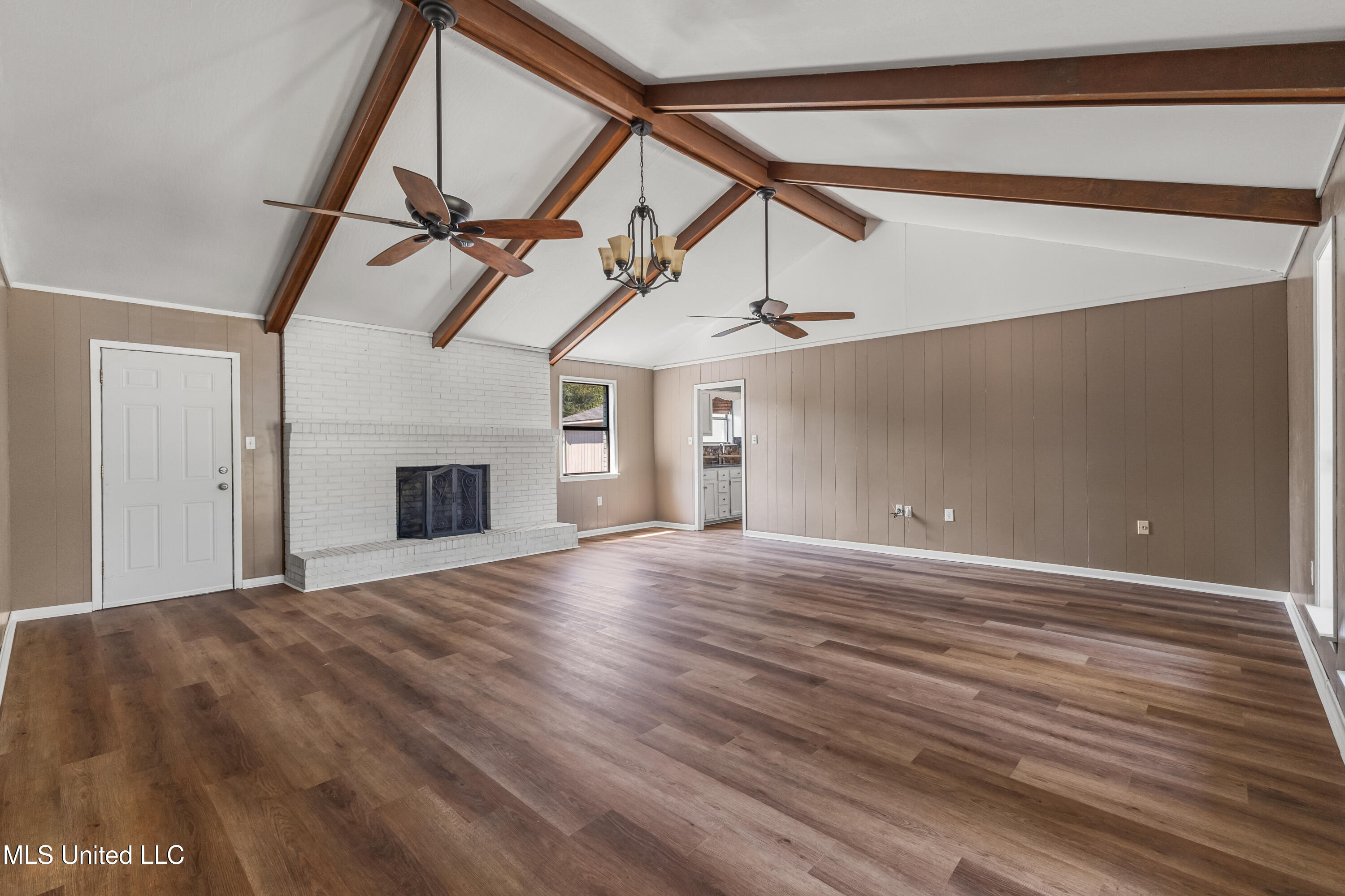 102 Little John Drive Property Photo 9