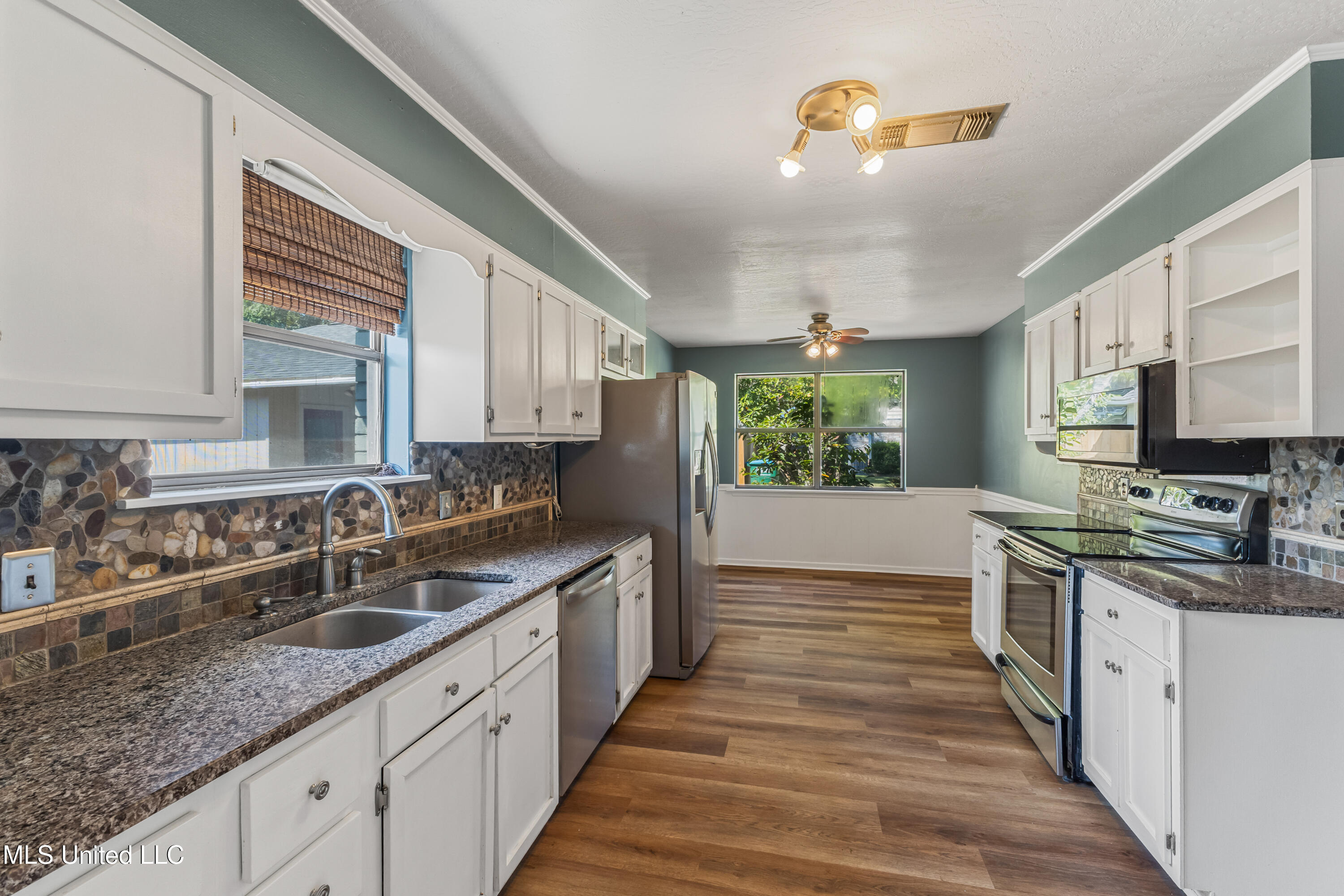 102 Little John Drive Property Photo 10