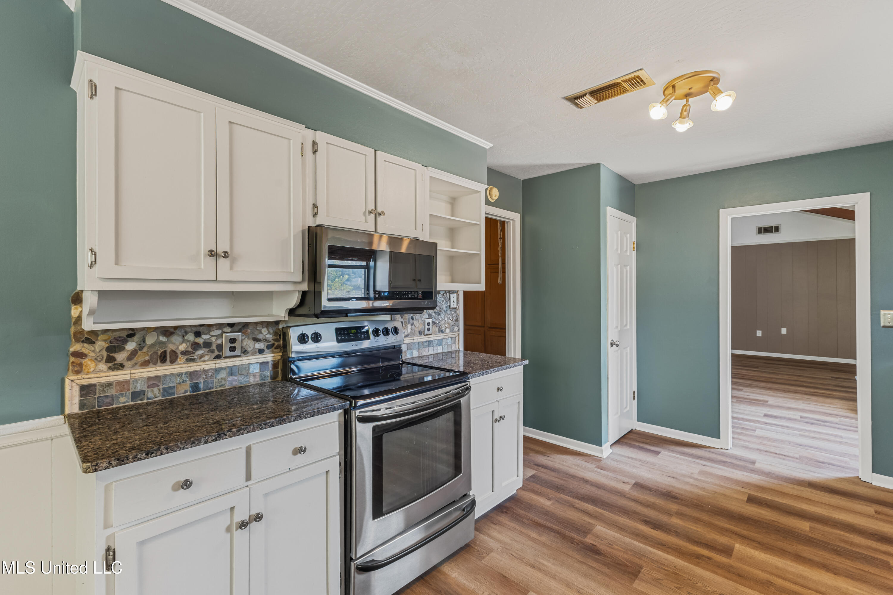 102 Little John Drive Property Photo 11