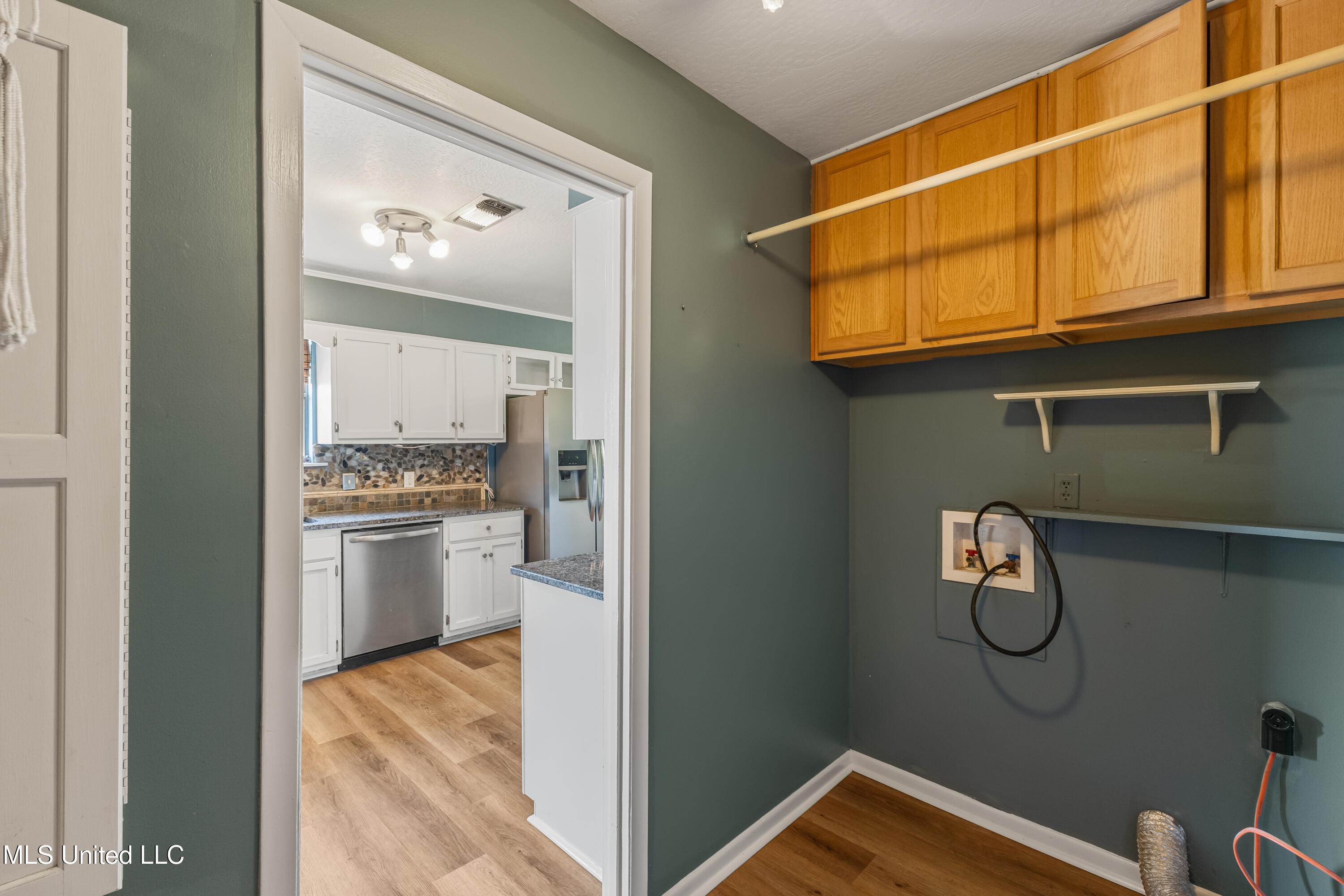 102 Little John Drive Property Photo 13