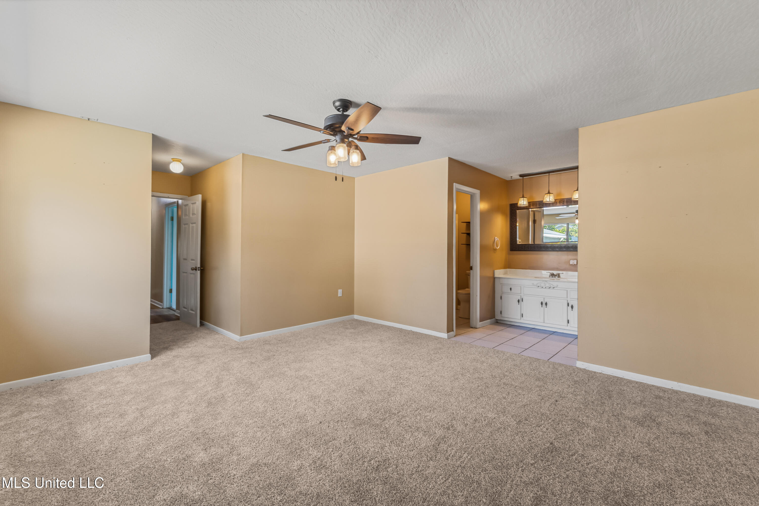 102 Little John Drive Property Photo 16