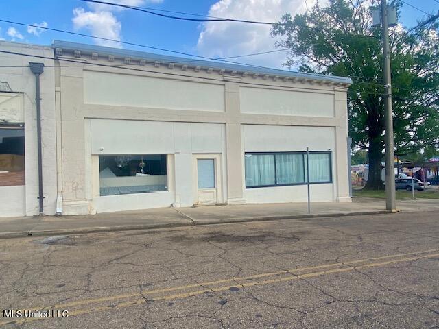 120 Railroad Ave Property Photo 2